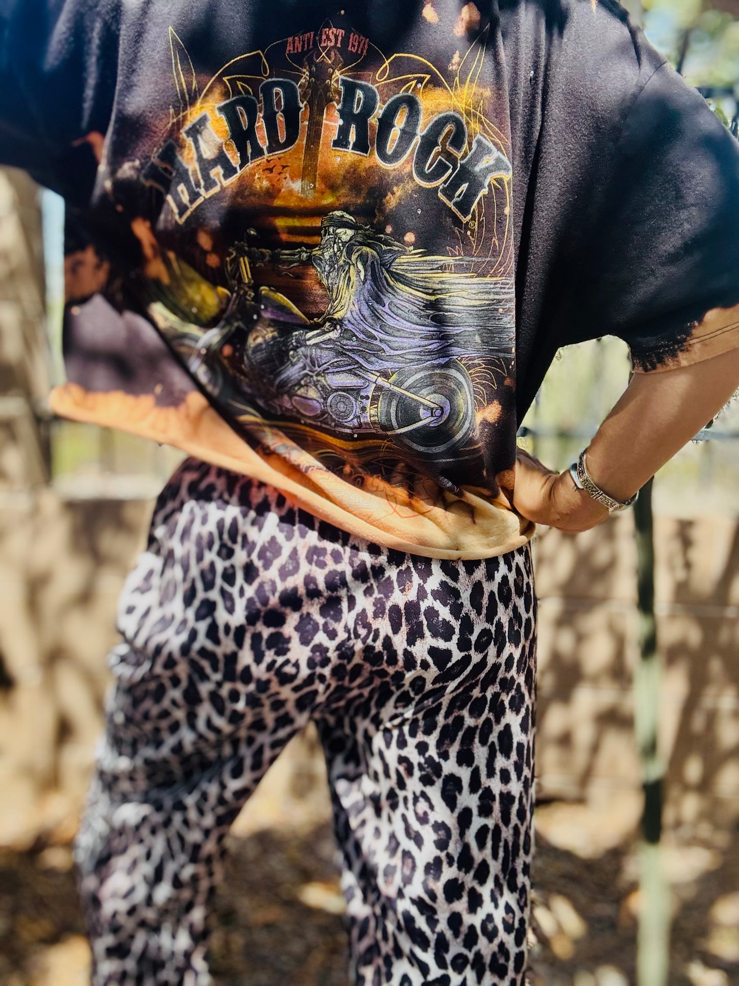TEE-vintage hard rock baddie -DAD TEE 2XL FITS LIKE LARGE