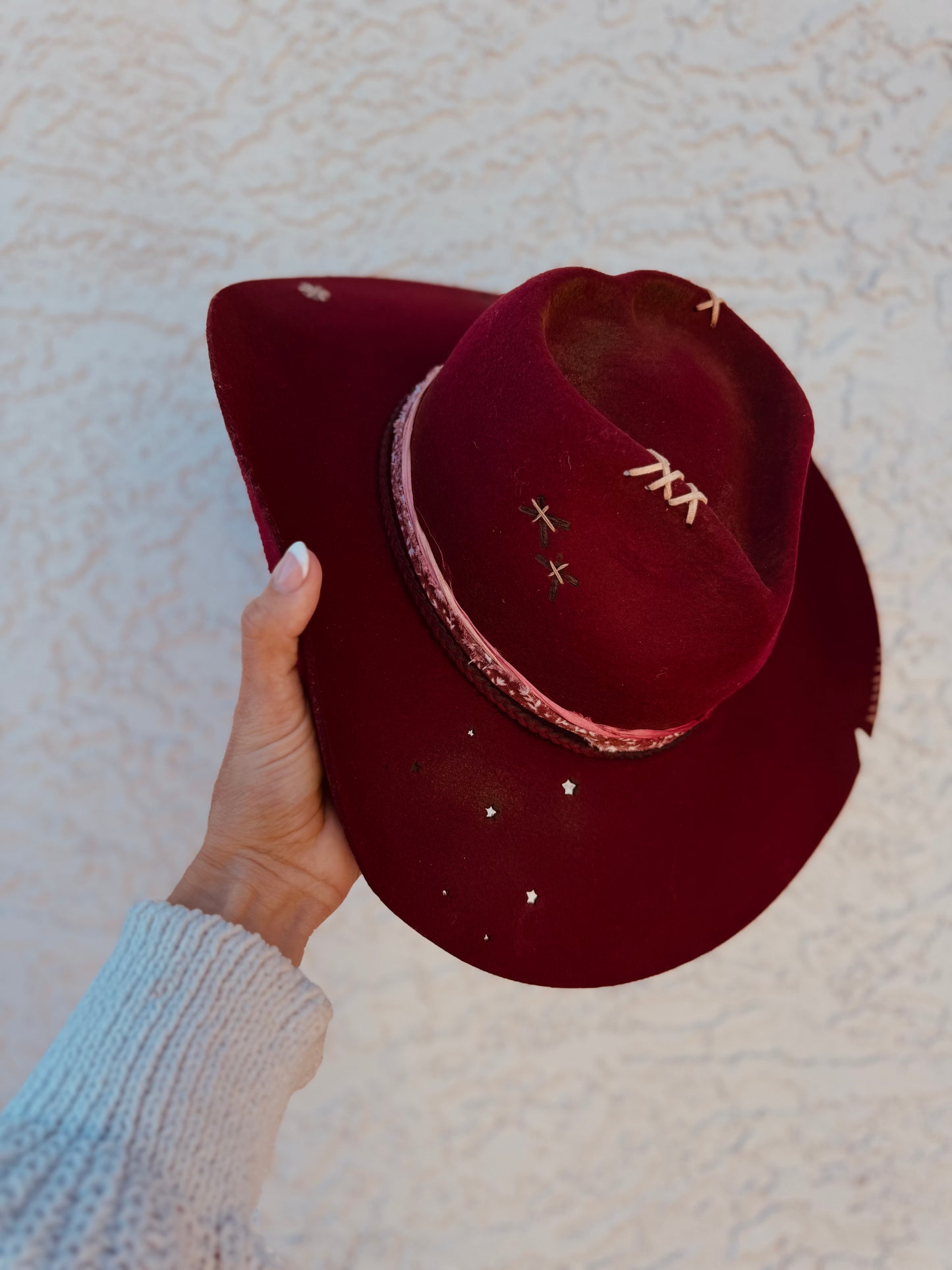 NU- Shes a Heartbreaker + MERLOT RED COWGIRL BRIM