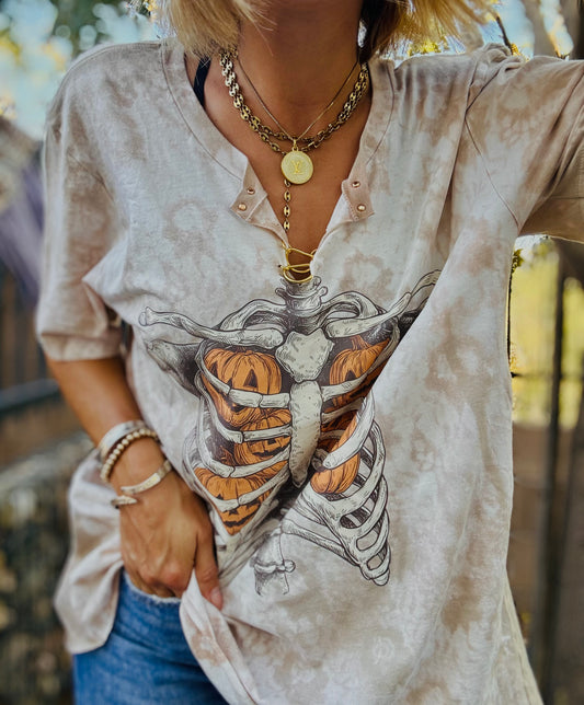 MD-skeleton rib cage light beige lace wash DAD TEE LARGE CROPPED open back chains
