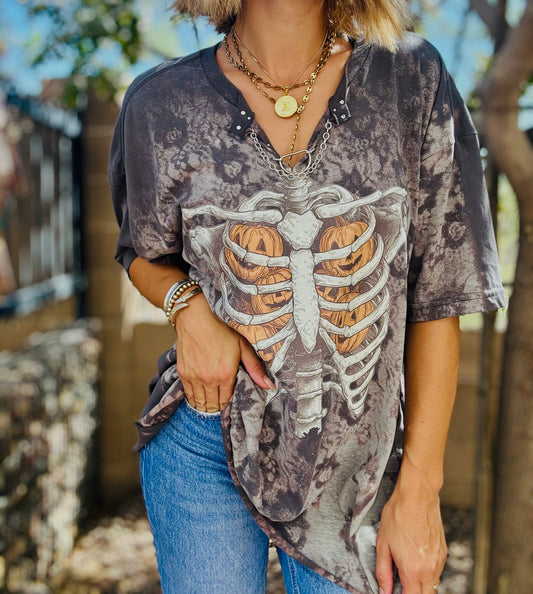 MD-skeleton rib cage dark grey lace wash DAD TEE XL BOTTOM HEM CUT OFF open back chains