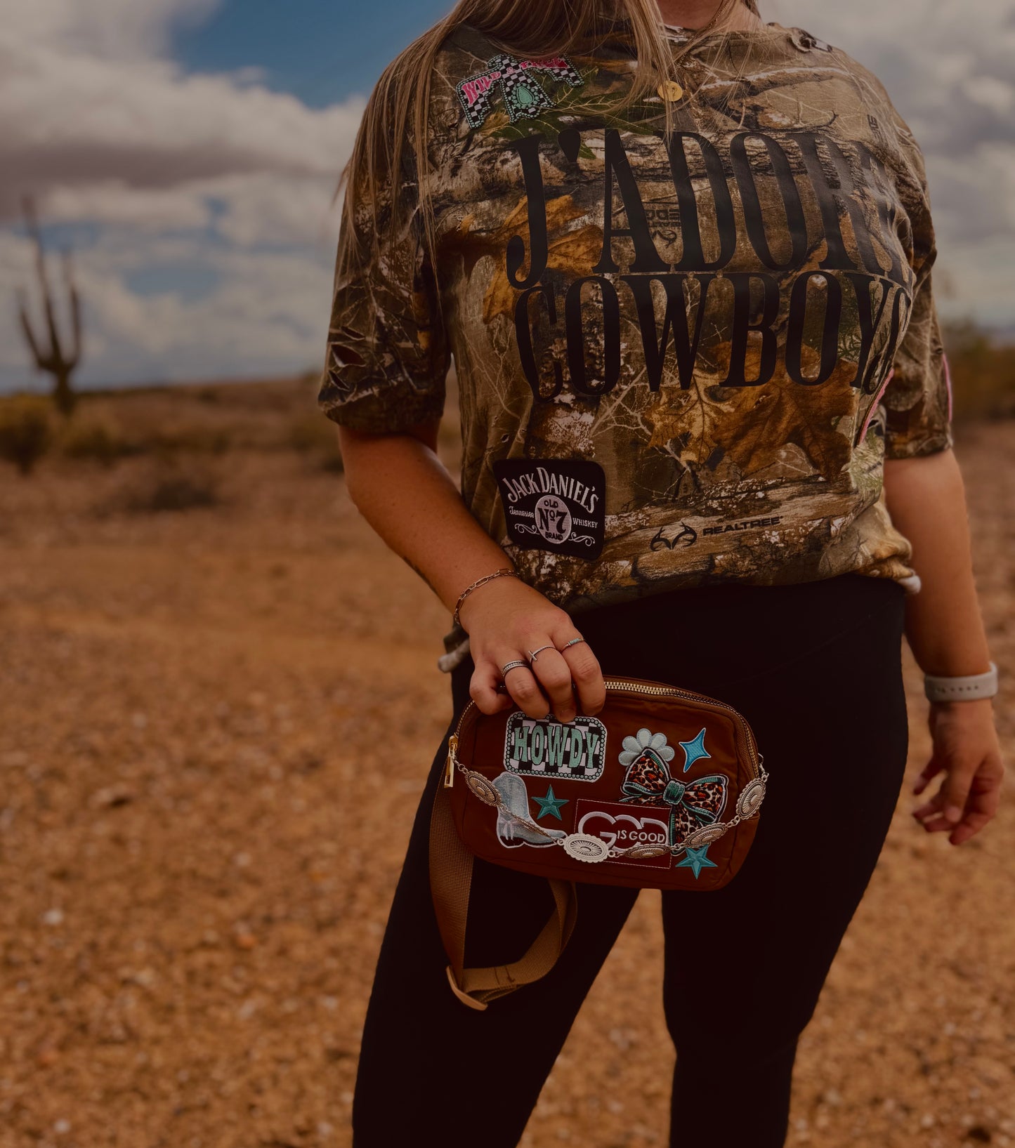 VT- COWBOYS WILD AND FREE THUNDERBIRD Put em up pink - REALTREE CAMO TSHIRT