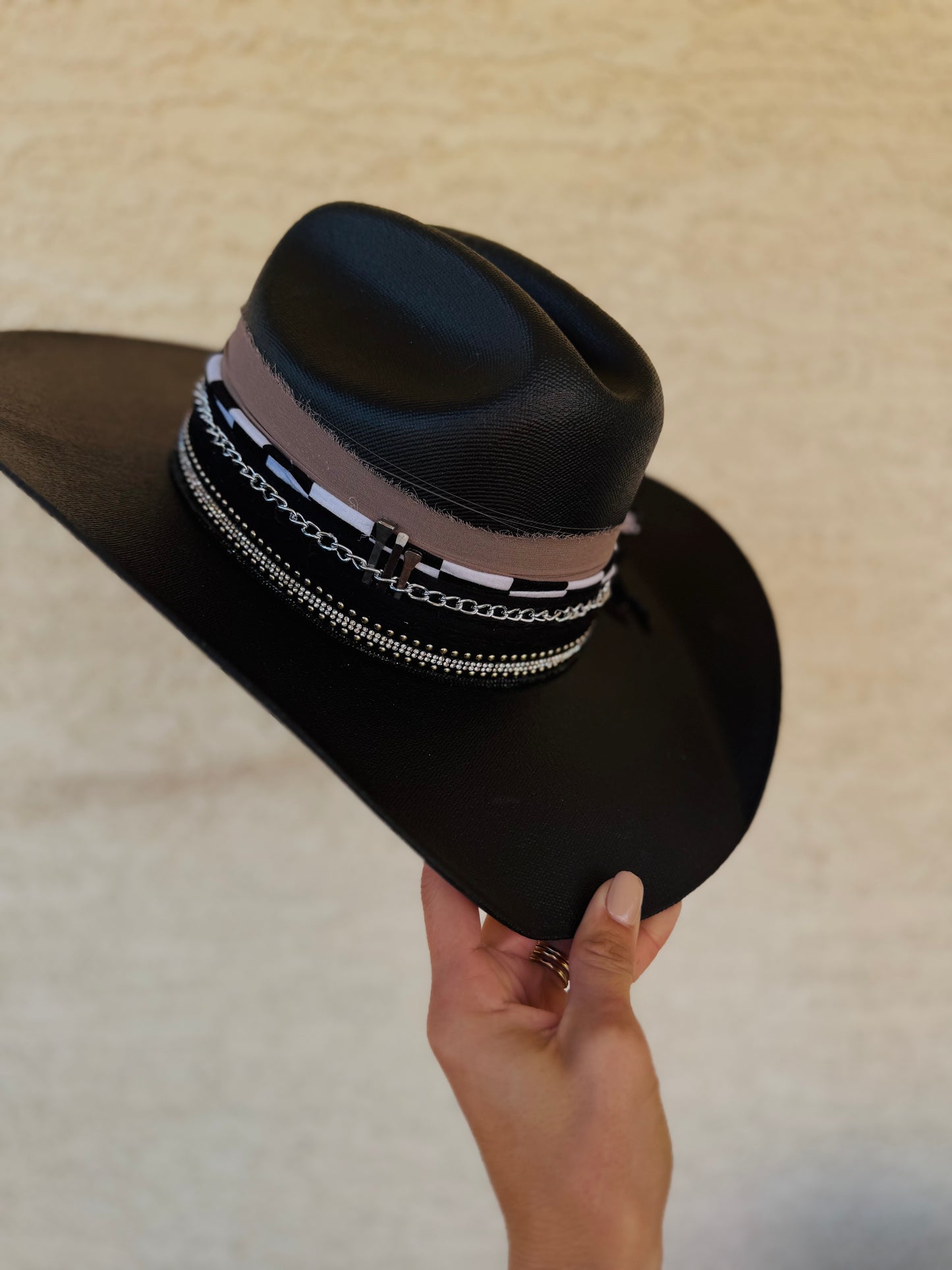 CB- checkered grunge BRIM- CLASSIC STRAW COWGIRL