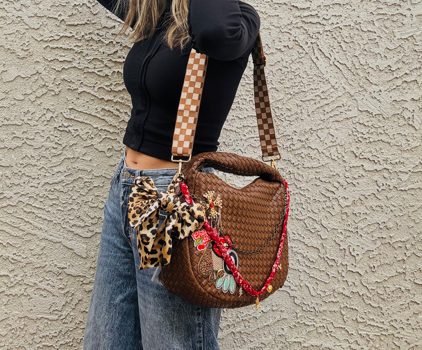 AM-cherry bomb brooch *CHANDLER BAG** chocolate brown