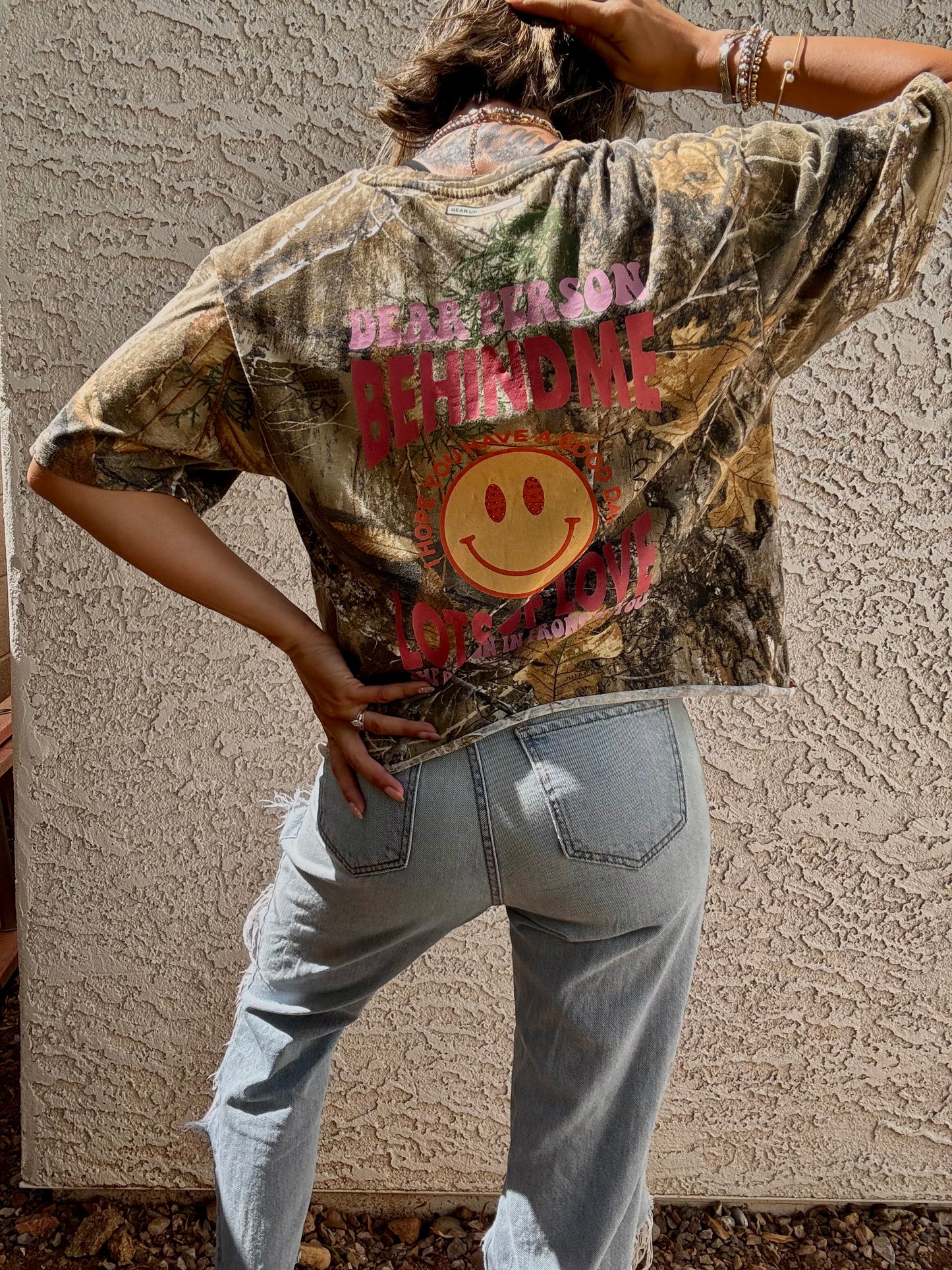 TEE- dear person behind me pink camo smiley mama - DAD TEE MENS large