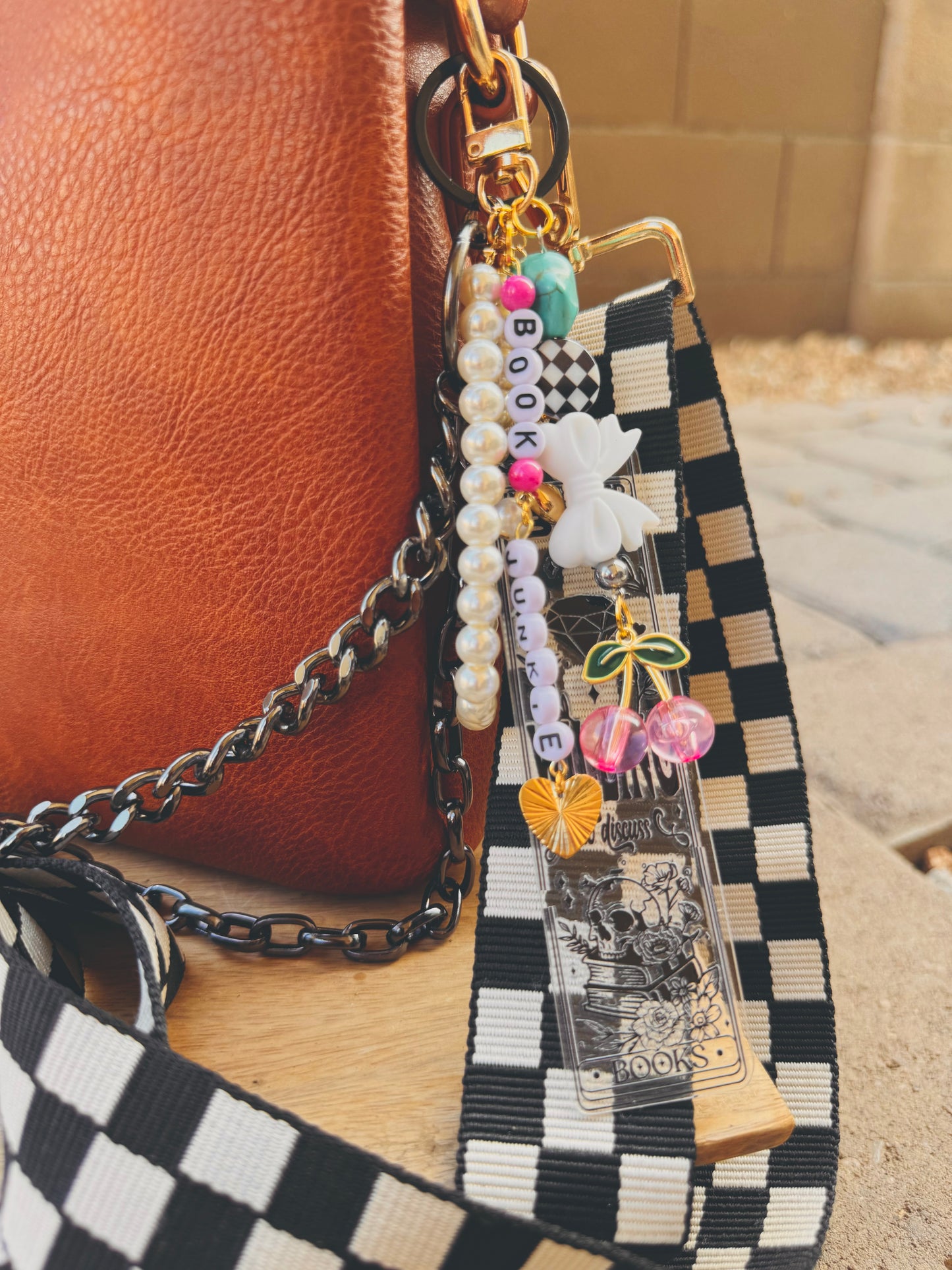 BBC-book junkie hand beaded+ introvert, but willing to discuss books 