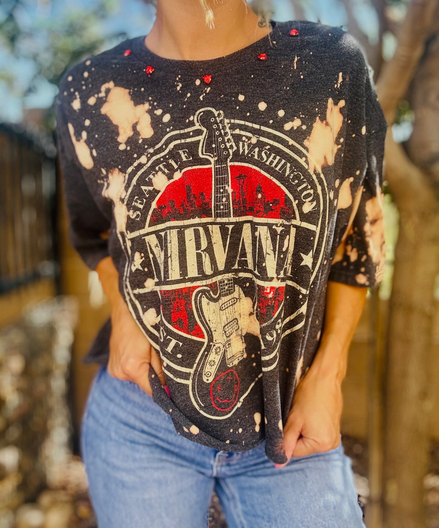 TEE-rhinestones vintage nirv in Nashville - DAD TEE slit back chain work rhinestones collar Medium