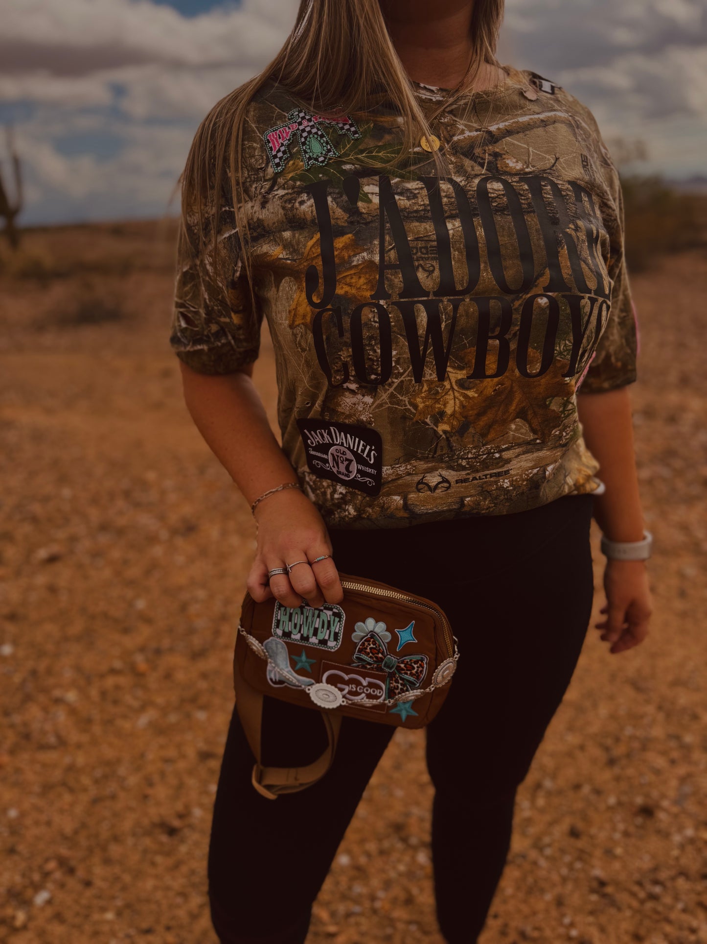 VT- COWBOYS WILD AND FREE THUNDERBIRD Put em up pink - REALTREE CAMO TSHIRT