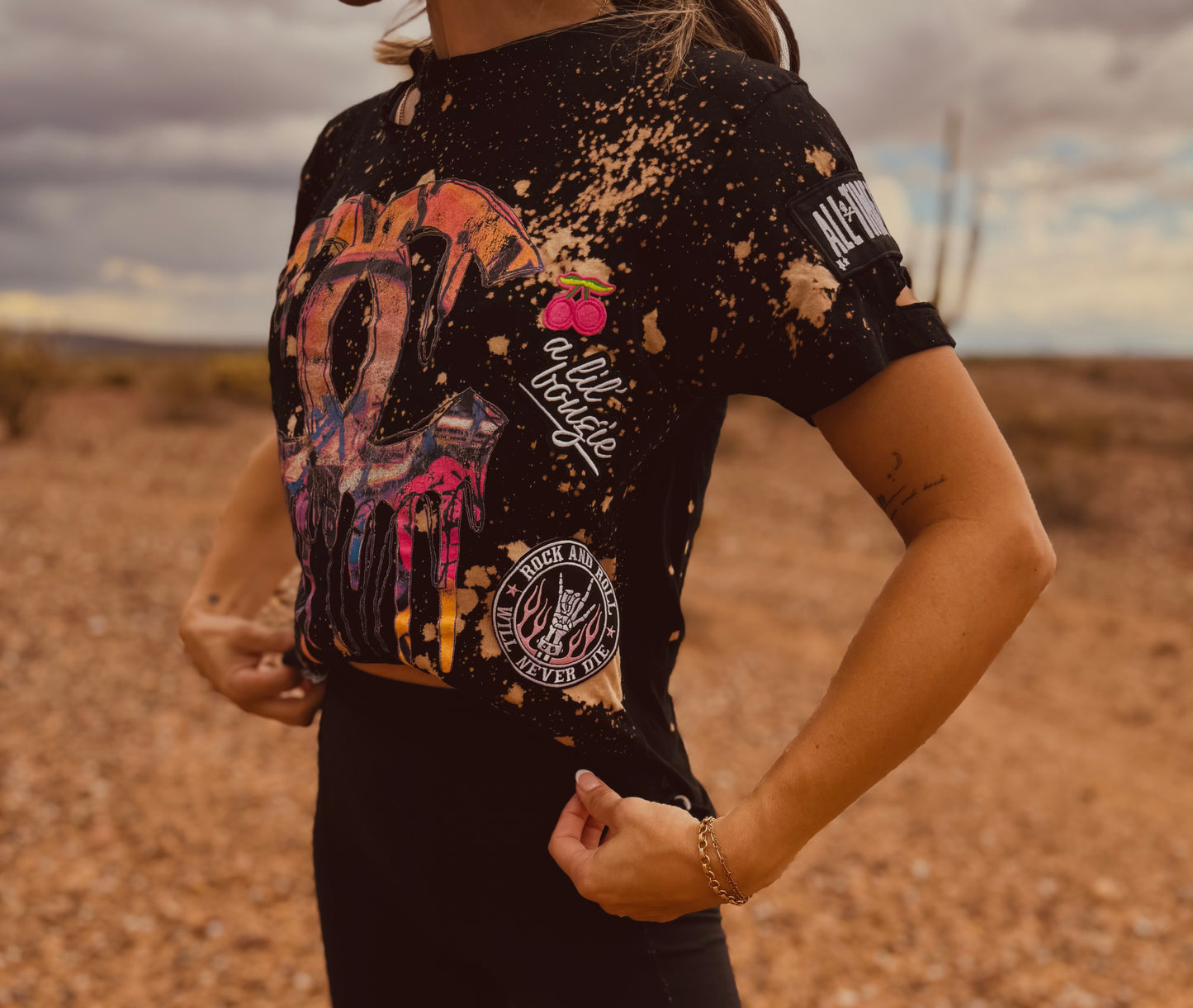 VT-vintage band pink theme - Black TSHIRT