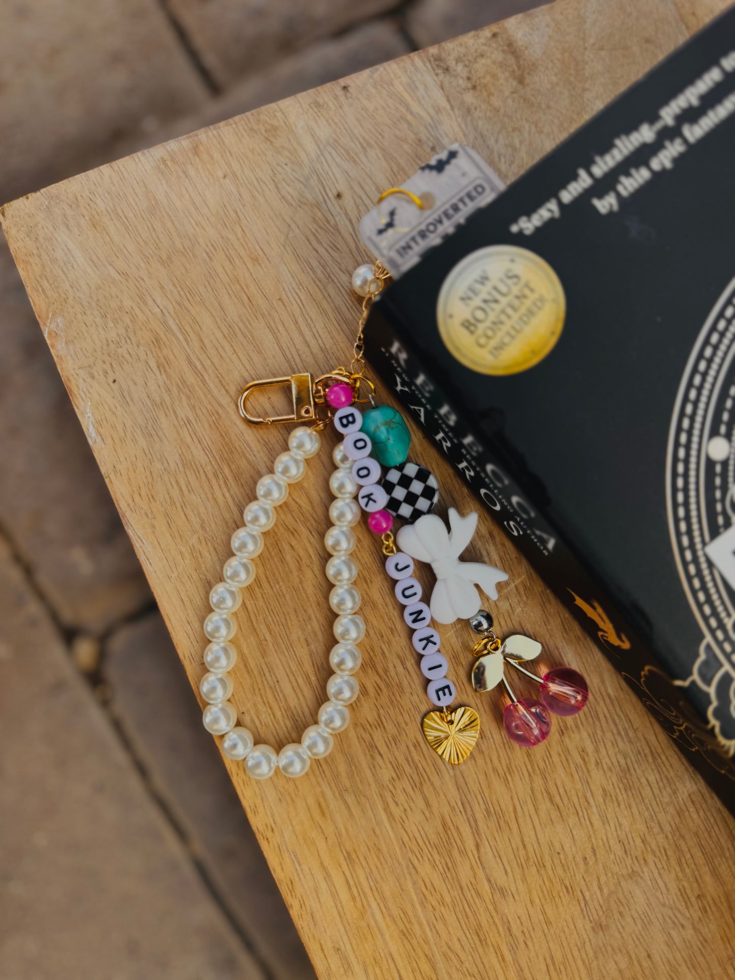 BBC-book junkie hand beaded+ introvert, but willing to discuss books 