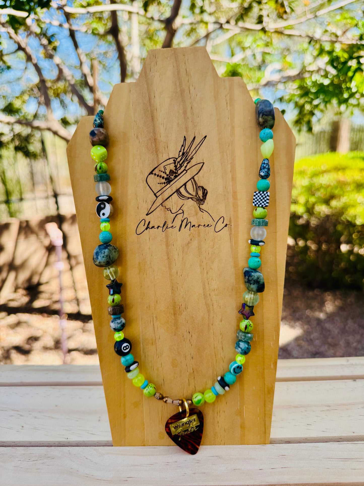 NC-tortoise shell wrang and fend guitar pick green moody+Handmade chunky beaded necklace