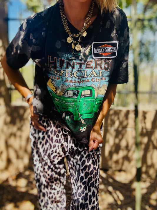 TEE-vintage hunt truck  -DAD TEE XL fit like medium