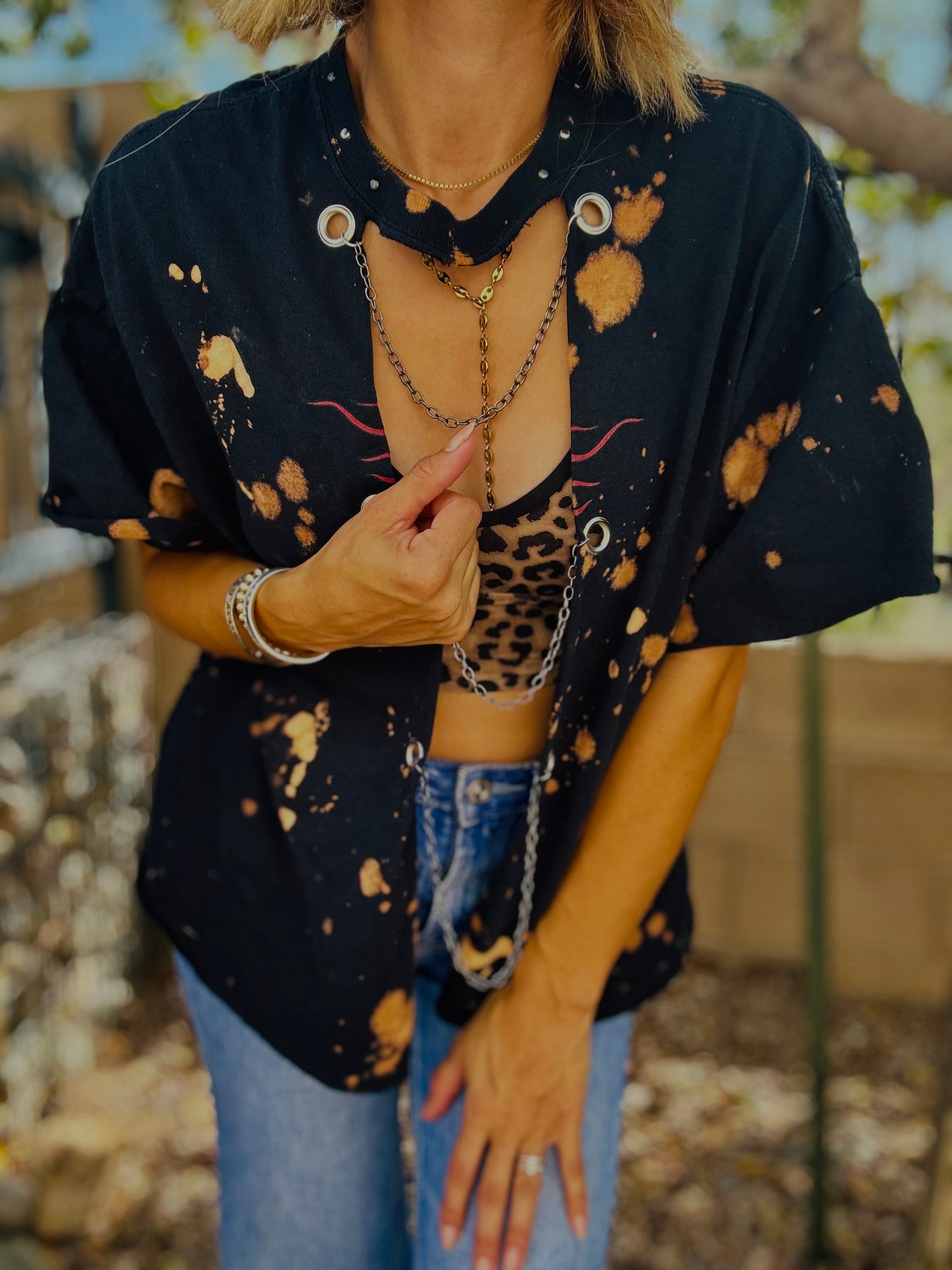 TEE-bike babe - DAD TEE XL  split front with chains cropped