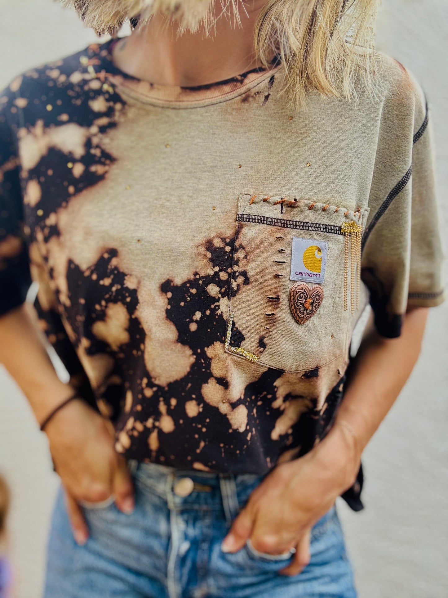 NUM-stitched hartt concho+ bronze black Tshirt MEDIUM