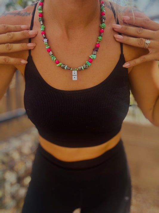NC-snake eye dice turquoise pink  +Handmade chunky beaded necklace