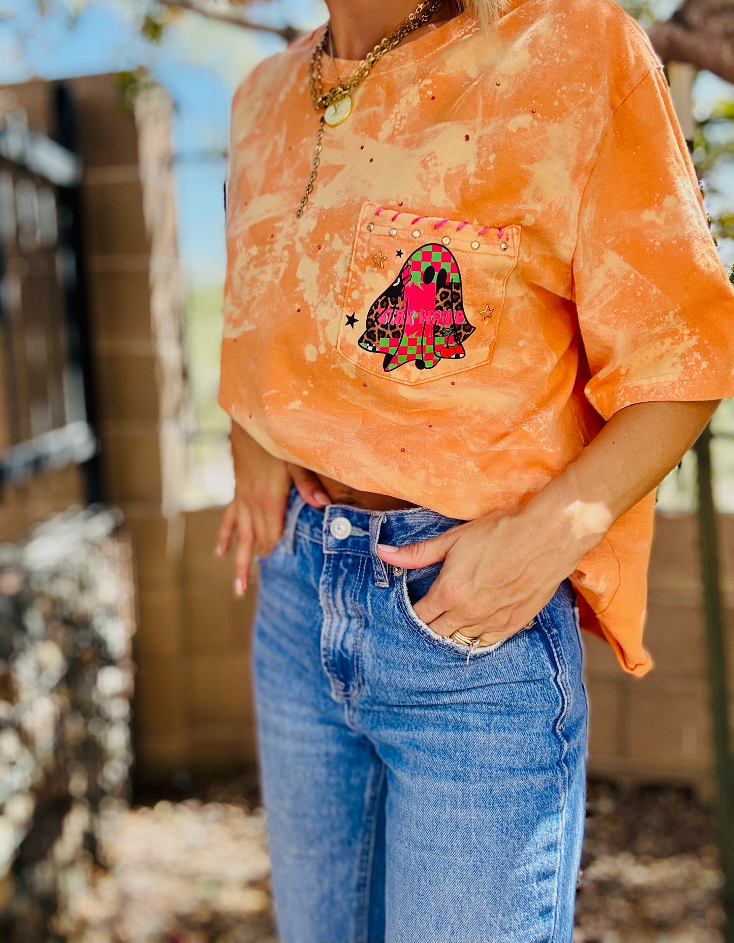 MD- stay weird orange ghostie  +HUSBAND POCKET SHIRT -LARGE