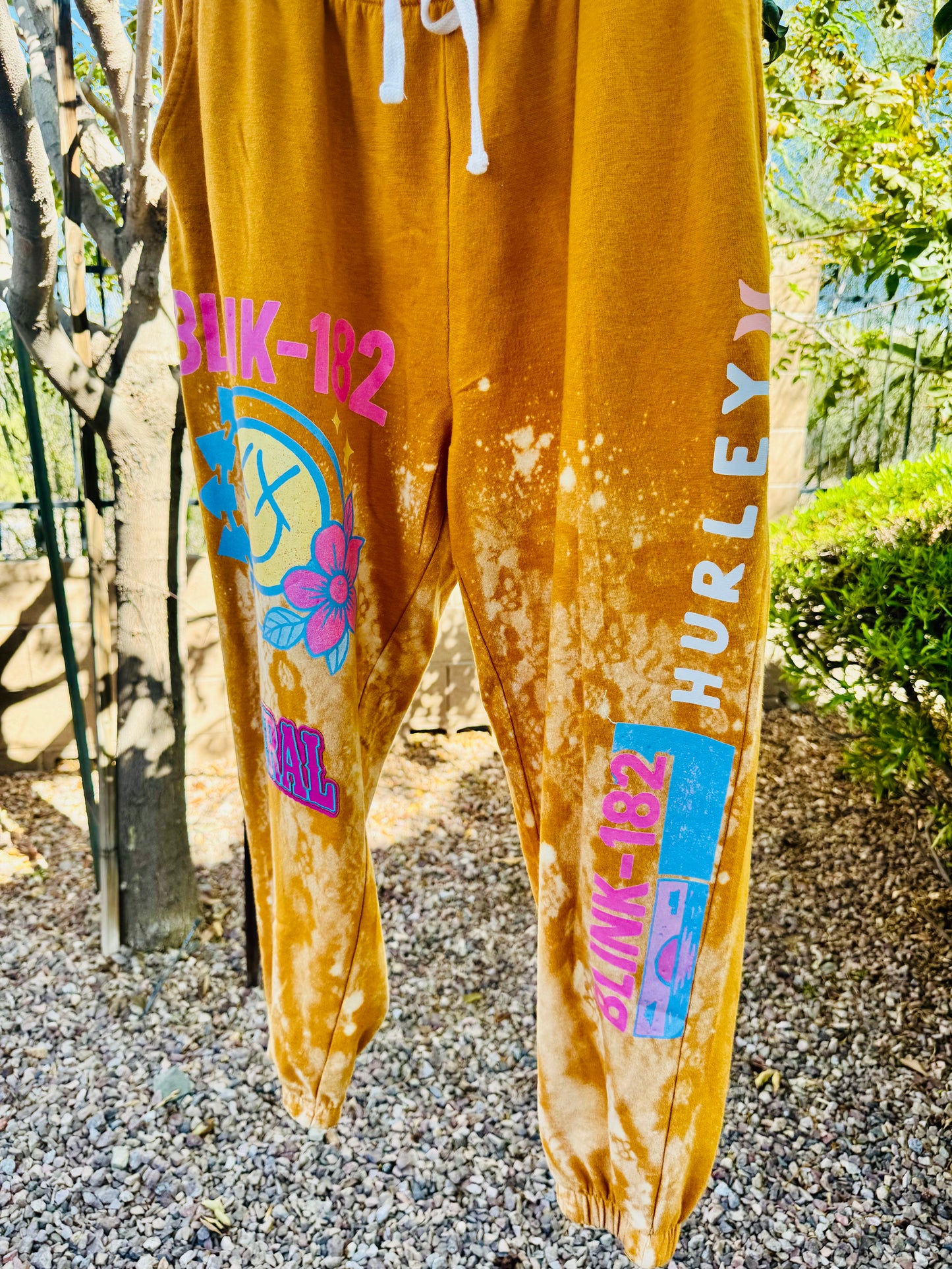 CD-SWEATPANTs waves and band babe smileys - lace vintage wash+ WOMENS XL elastic brand waist with adjust pull string cinch joggers with pockets