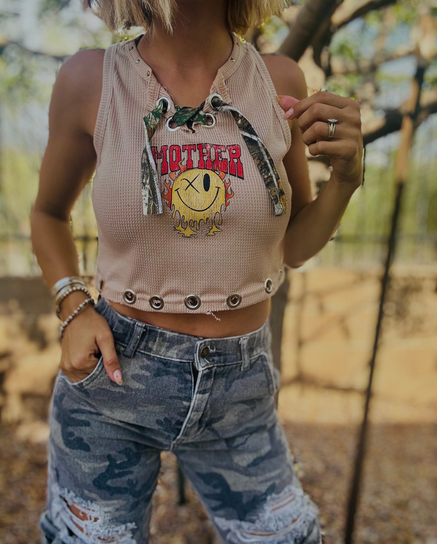 HMT-MOTHER SMILEY+ HEAVY METAL CROP TANK size MEDIUM