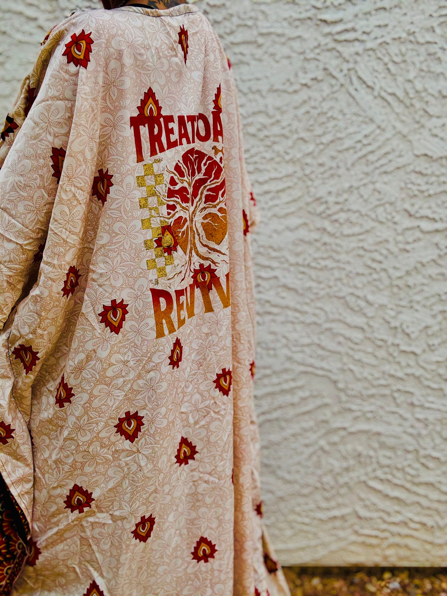 AUG-GORGEOUS SATIN KIMONO WITH COUNTRY BAND, VIBE, HAND RHINESTONE DETAIL.+ SIZE TAGGED OSFM- KIMONO COVER UP