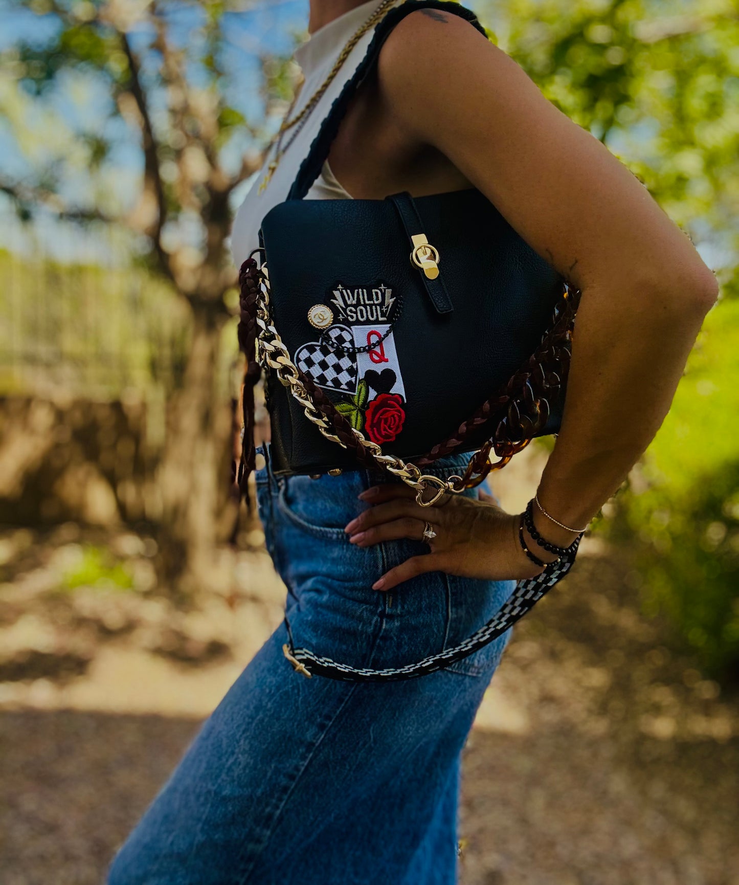 UM- QUEEN WILD SOUL+black bag with checkered  guitar strap￼ *TOMBSTONE*