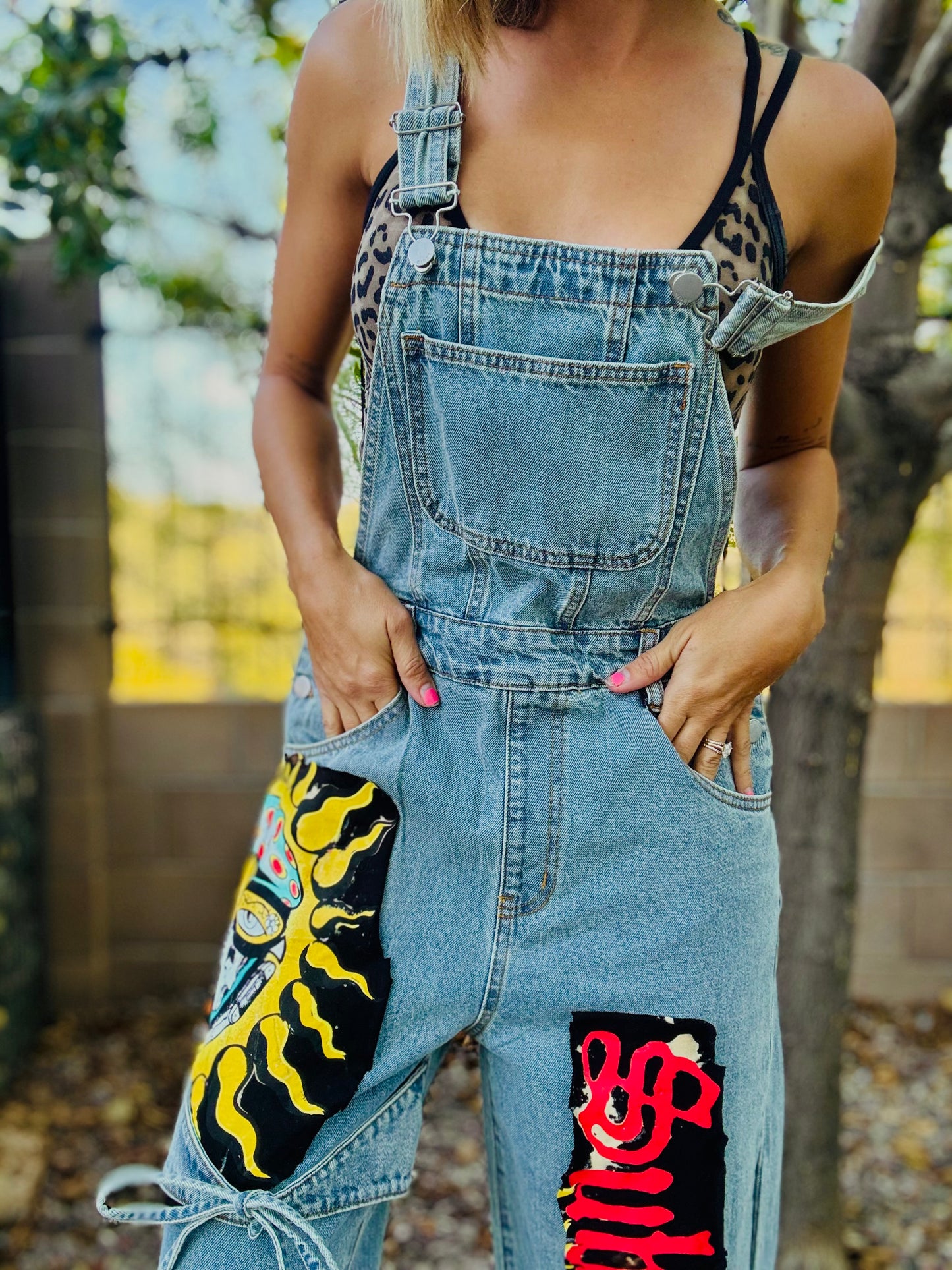 23- retro Sun band babe OVERALLS -Cyder brand (new tags on) tagged XXS by the brand but the run BIG- fits more like a small they are still very baggy on me and I wear size 2-4 jean pants