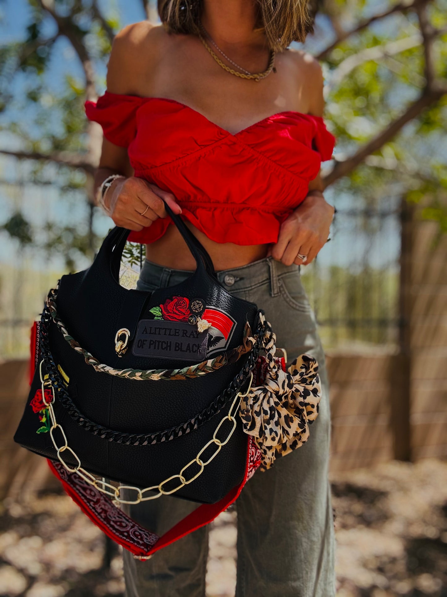 SCC- LITTLE RAY OF PITCH BLACK  +** TUCSON ￼** multi straps