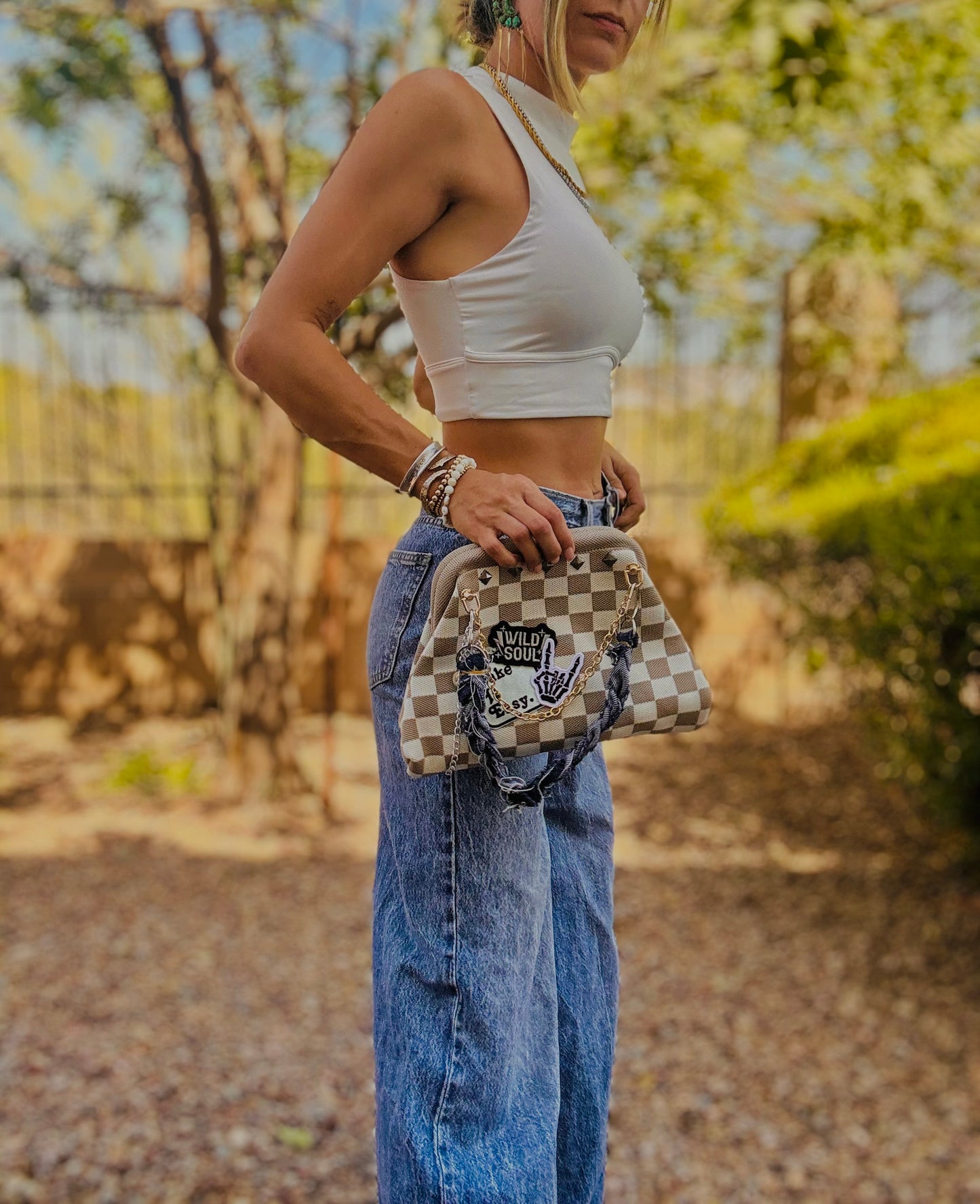 UM-TAKE IT EASY WILD SOUL CHECKERED CRÈME AND WHITE +** LIZZIE KISS CLUTCH￼**