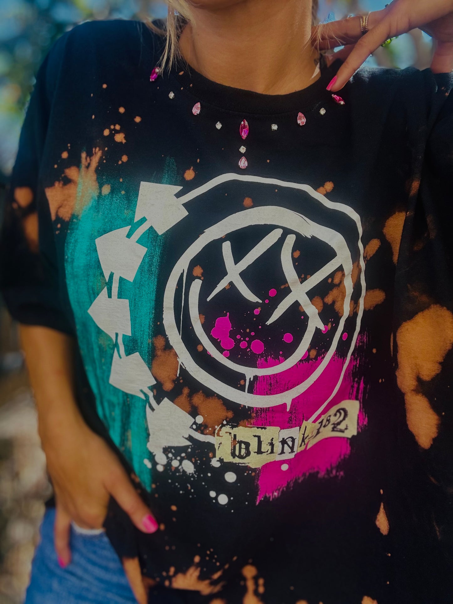 TEE-rhinestones y2k  band baddie pink - DAD TEE slit back chain work rhinestones collar 2XL cropped