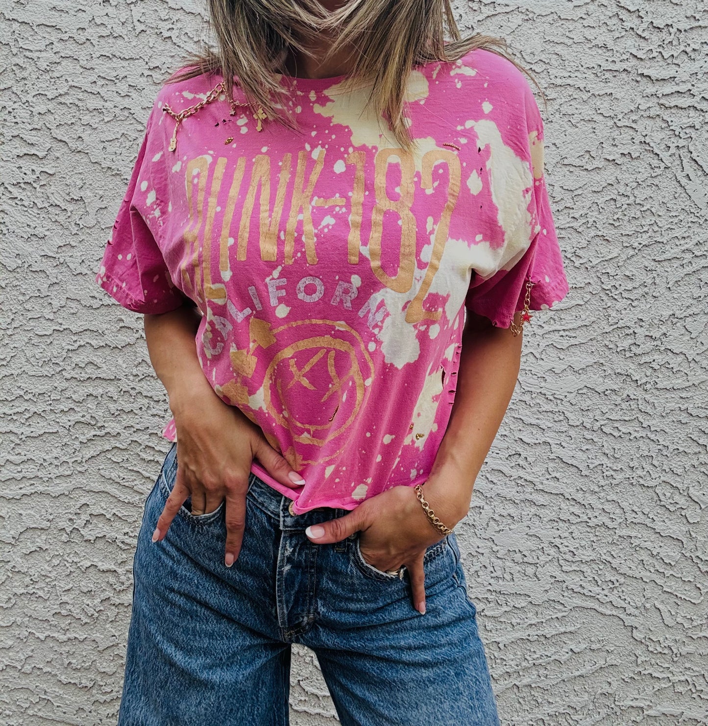 VTS-  pink bombshell band babe+ Vixen Tshirt