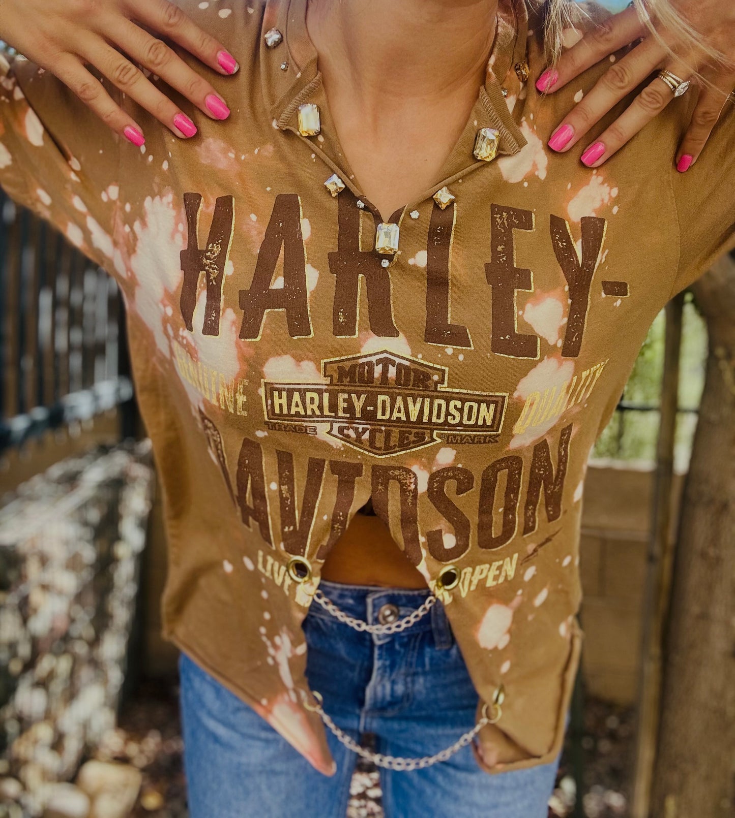 TEE-rhinestones vintage bike babe tan - DAD TEE slit 1/2 front chain work rhinestones collar MEDIUM