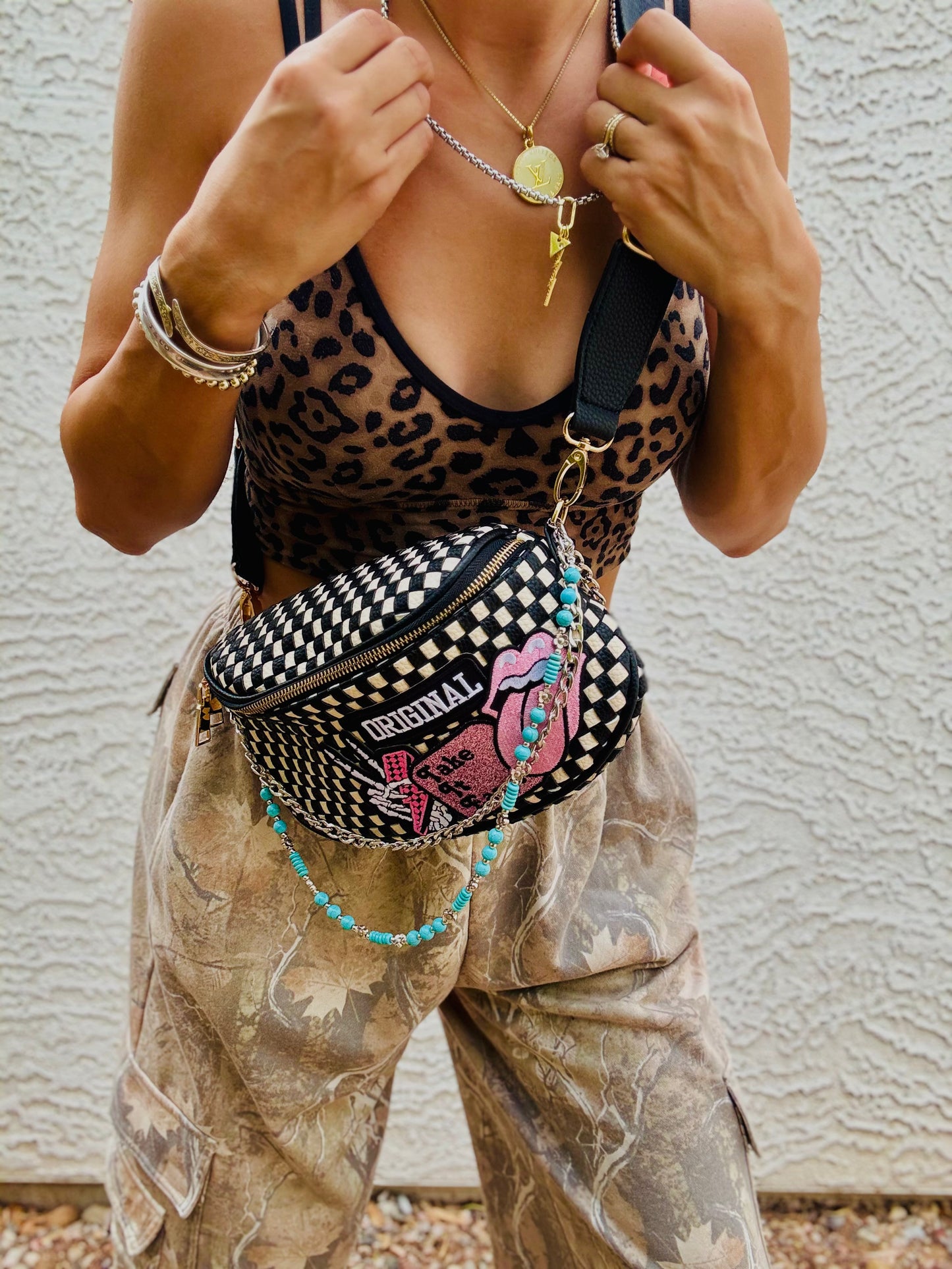 AUGBAG- take it easyOG handmade beaded chains rock skeleton hand with bolt pink vibes 3 + PHOENIX BAG black checkered