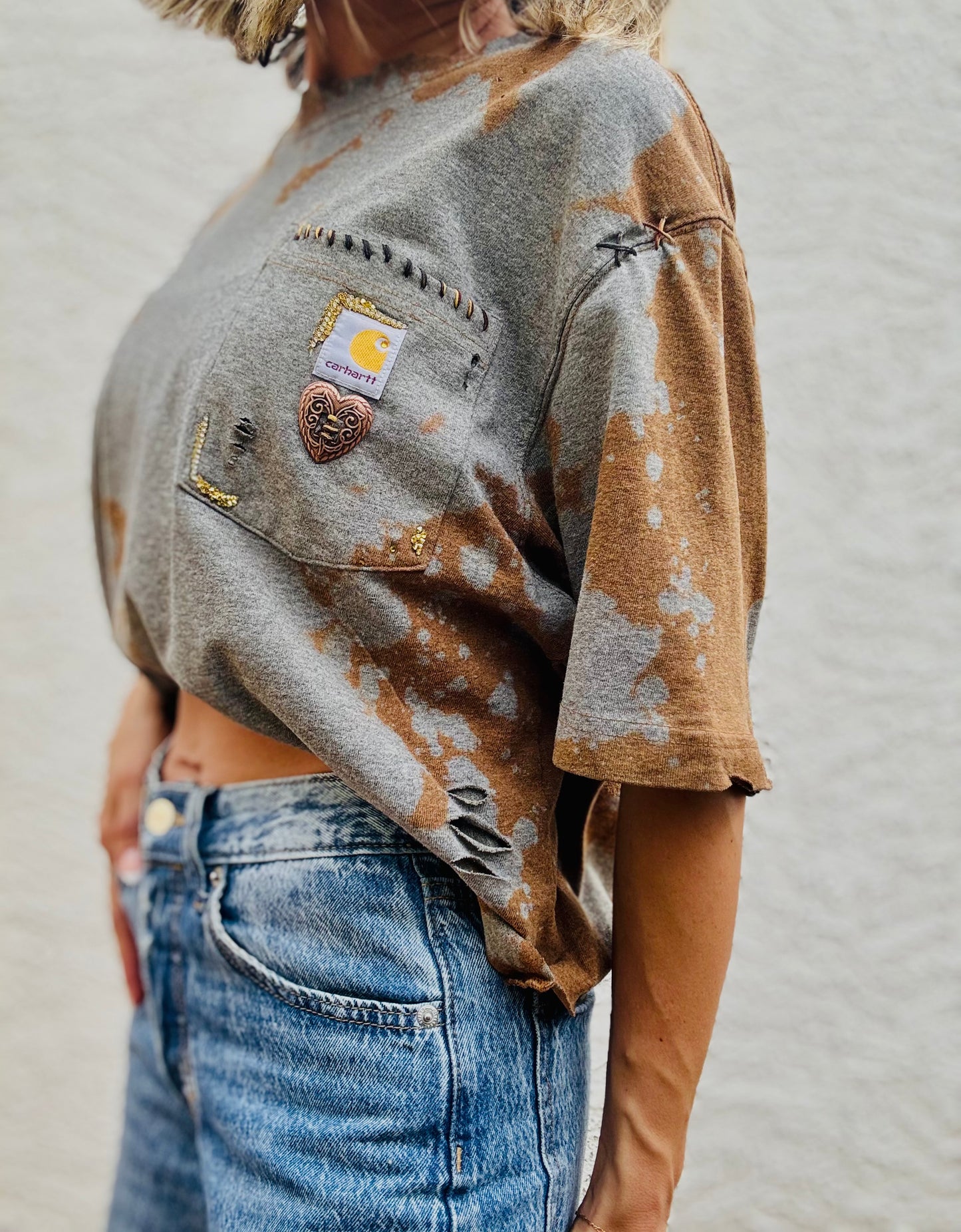 NUM-stitched hartt concho+ Bronze Tshirt MEDIUM