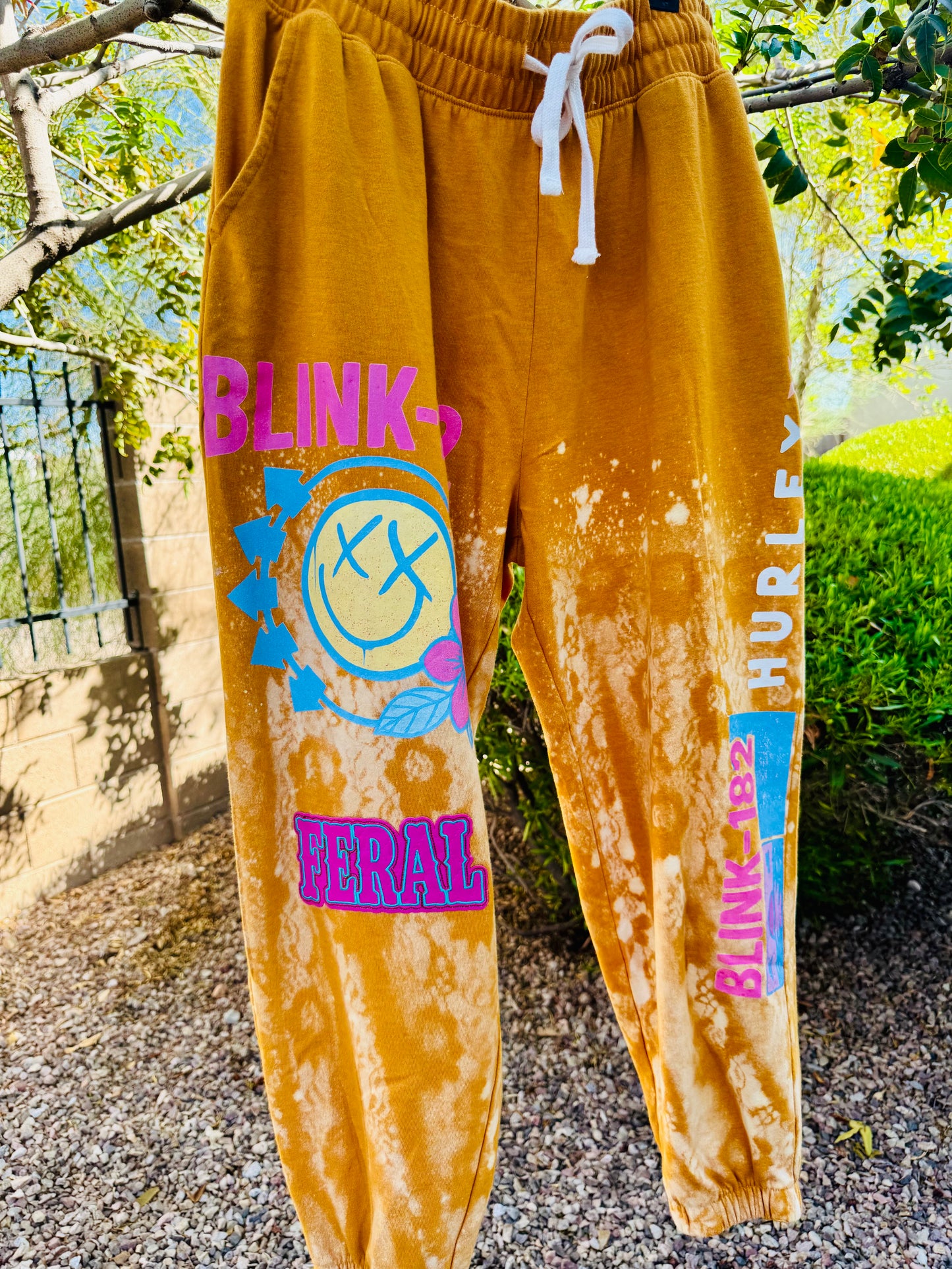 CD-SWEATPANTs waves and band babe smileys - lace vintage wash+ WOMENS XL elastic brand waist with adjust pull string cinch joggers with pockets