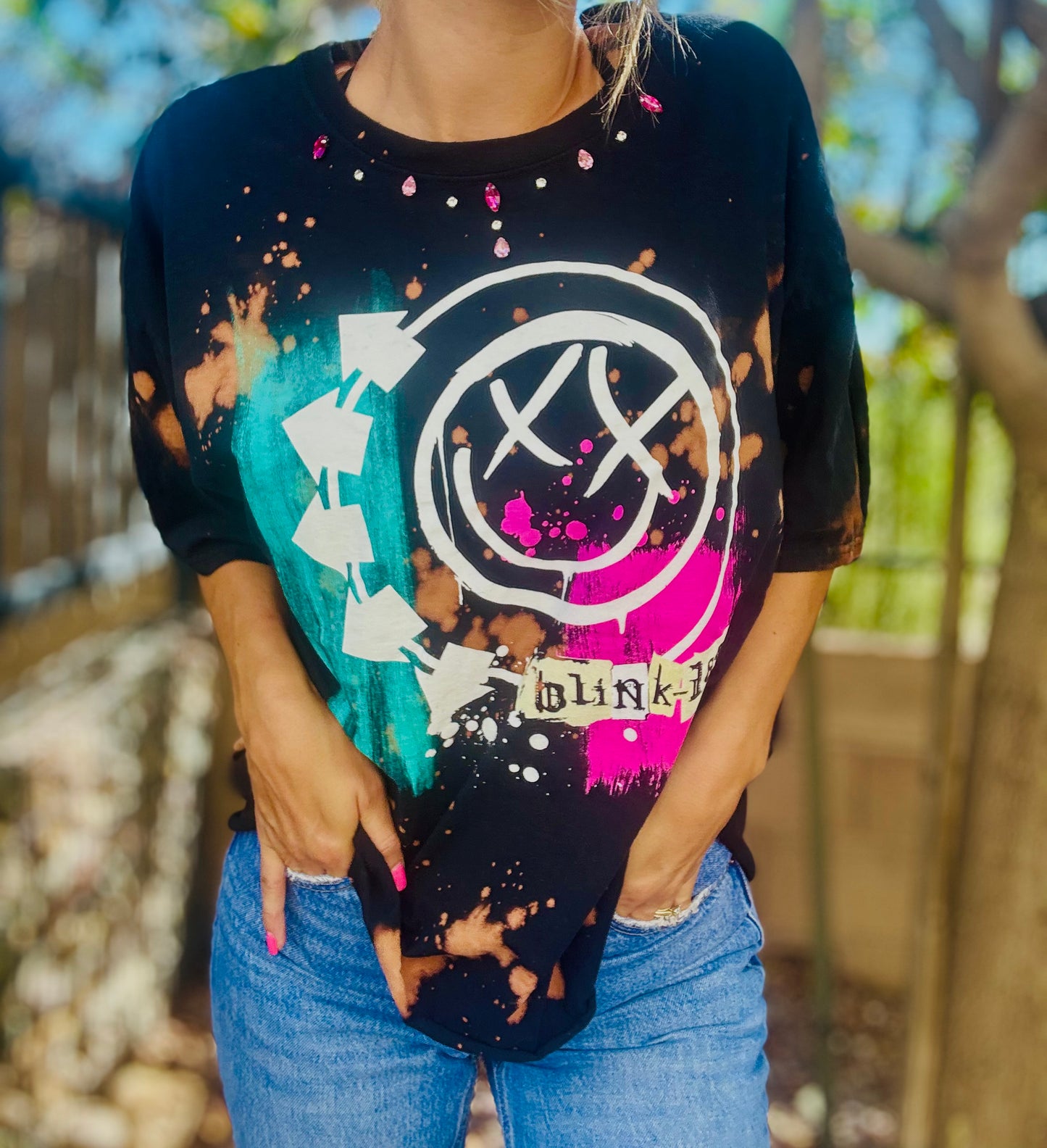 TEE-rhinestones y2k  band baddie pink - DAD TEE slit back chain work rhinestones collar 2XL cropped