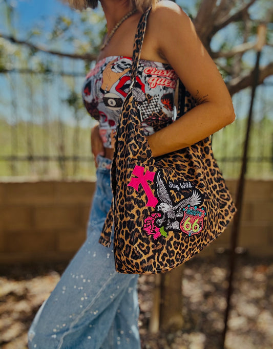 RTS-PINK STAY WILD  EAGLE  - Light corduroy hobo tote strap buckle