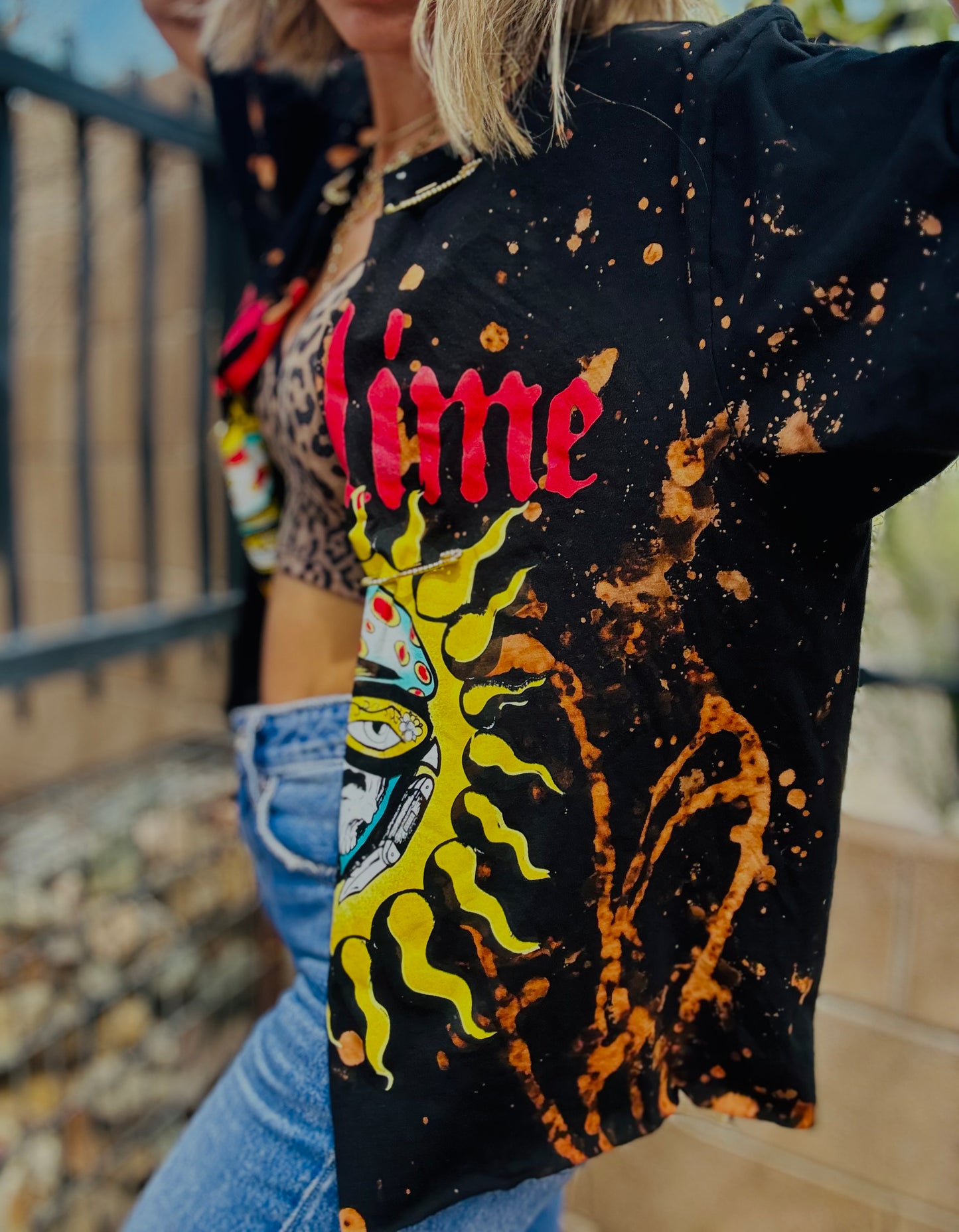 TEE-WHAT I GOT BAND BABE - DAD TEE LARGE FIT LIKE MED SPLIT FRONT CUT BOTTOM CROP