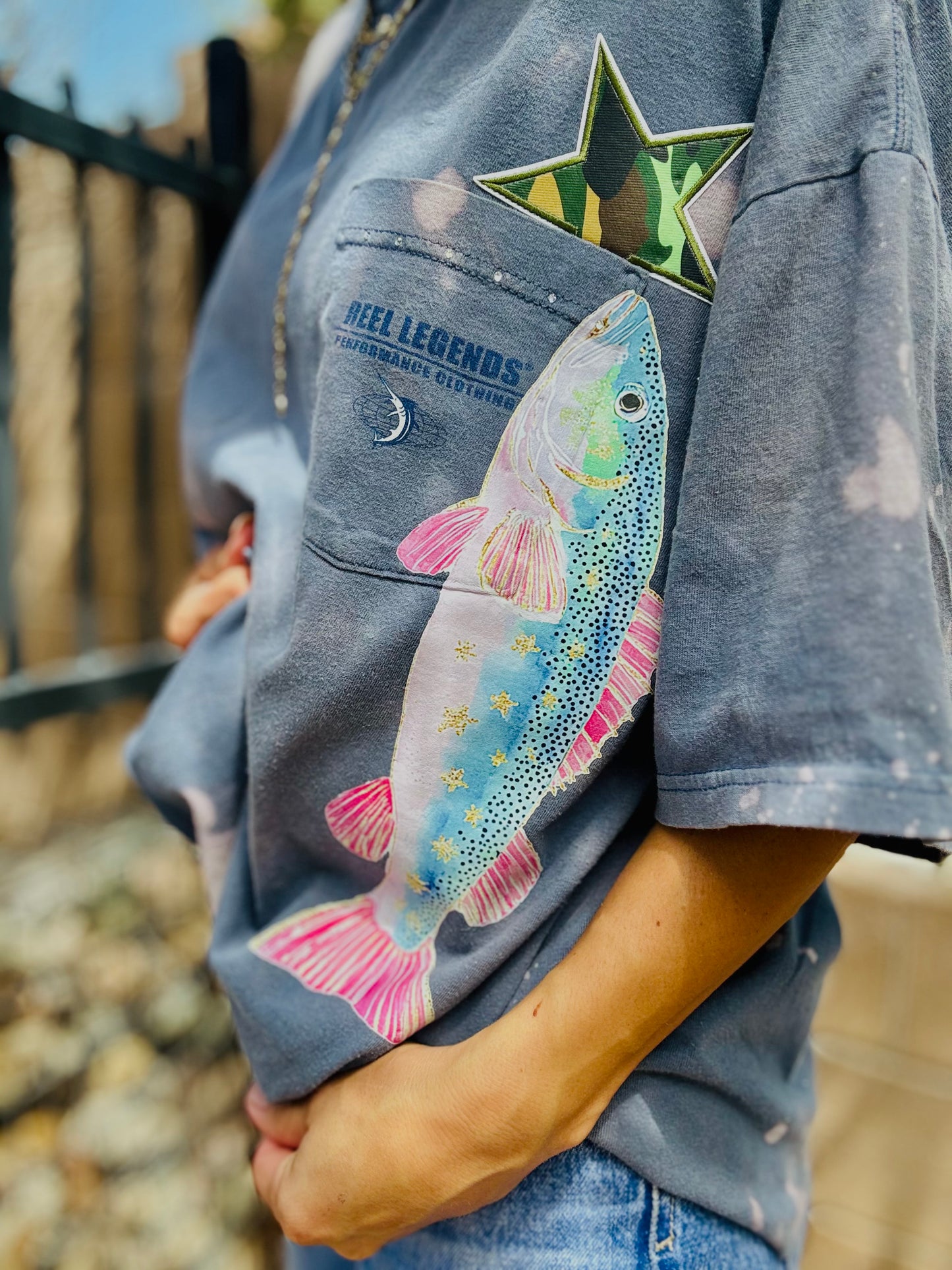 TEE-TOMMY B FISHHHH- DAD TEE LARGE CUT SEEM BOTTOM