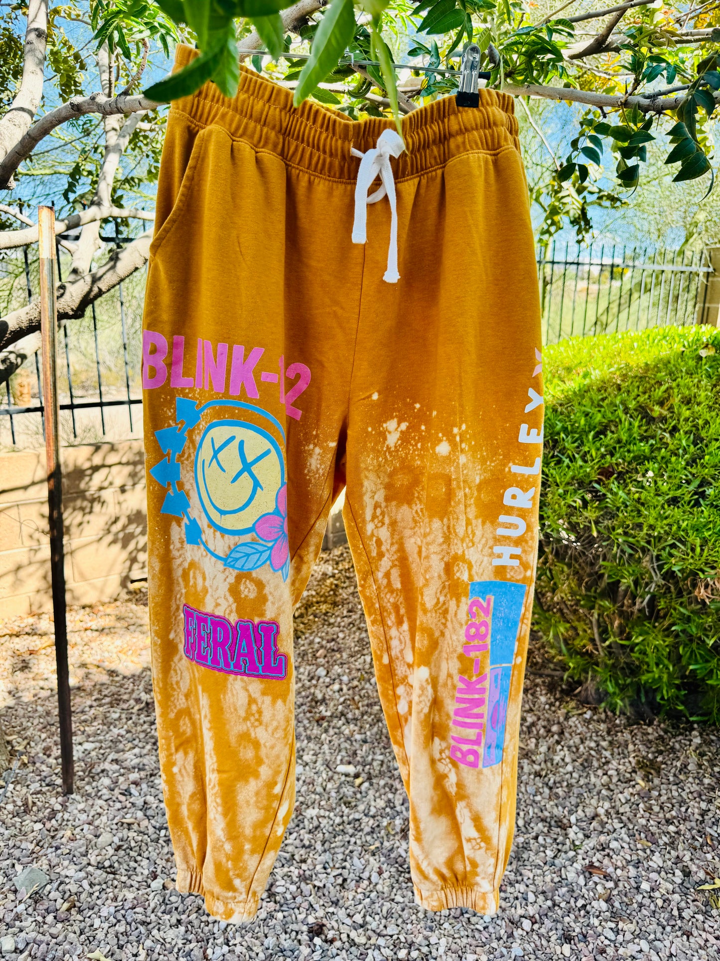 CD-SWEATPANTs waves and band babe smileys - lace vintage wash+ WOMENS XL elastic brand waist with adjust pull string cinch joggers with pockets