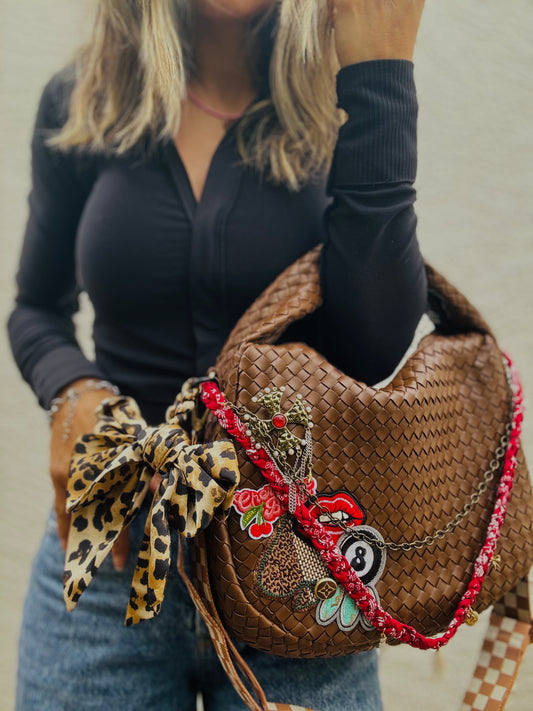 AM-cherry bomb brooch *CHANDLER BAG** chocolate brown