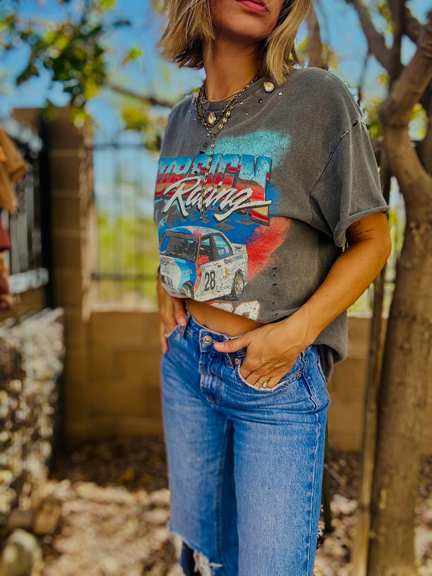 TEE-RACE BEADED COLLAR VINTAGE GREY +DAD TEE MEDIUM  cut off bottom