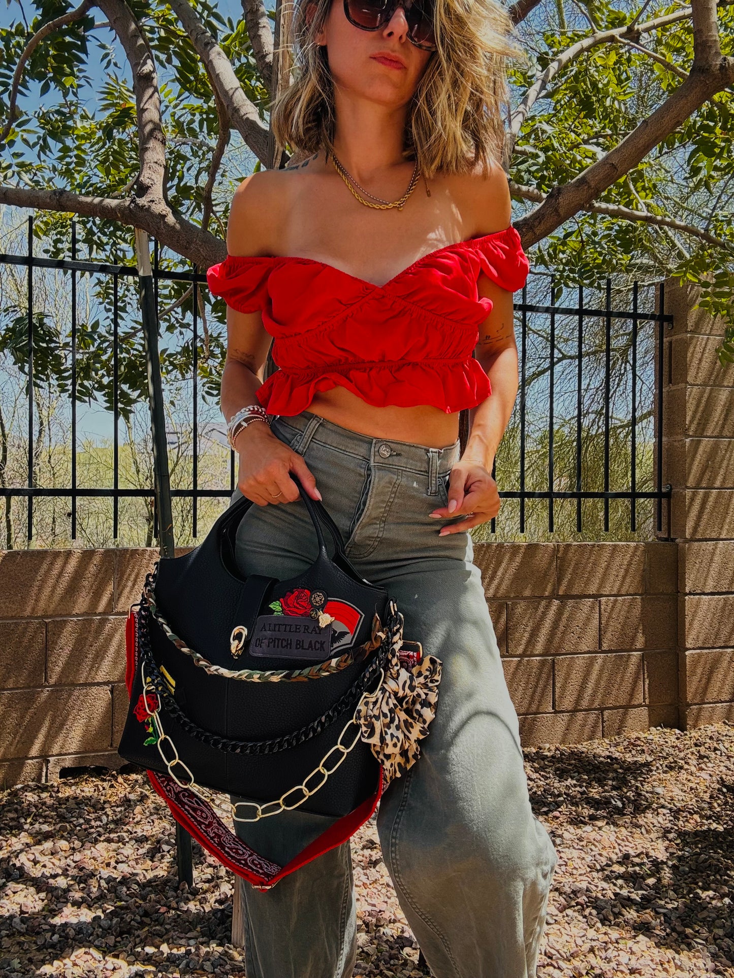 SCC- LITTLE RAY OF PITCH BLACK  +** TUCSON ￼** multi straps