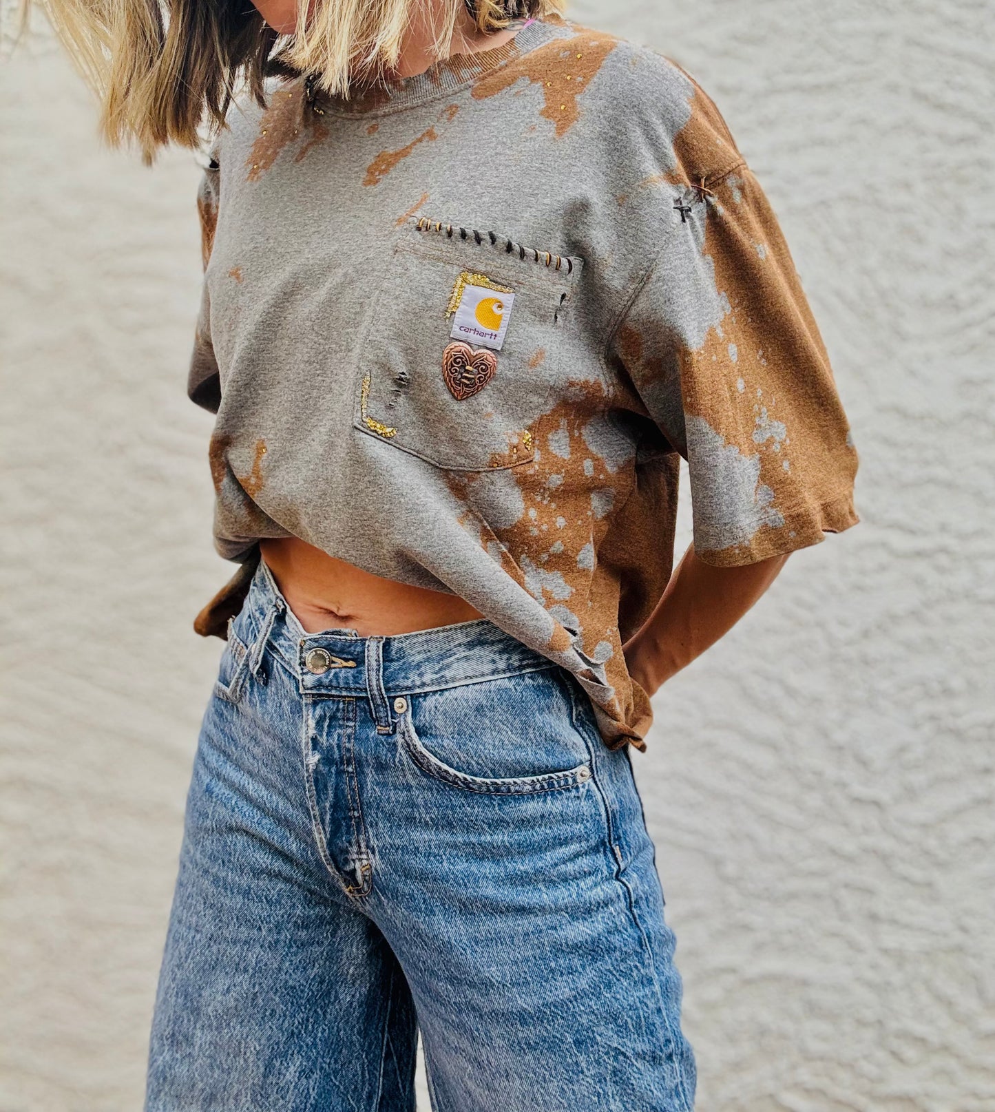 NUM-stitched hartt concho+ Bronze Tshirt MEDIUM