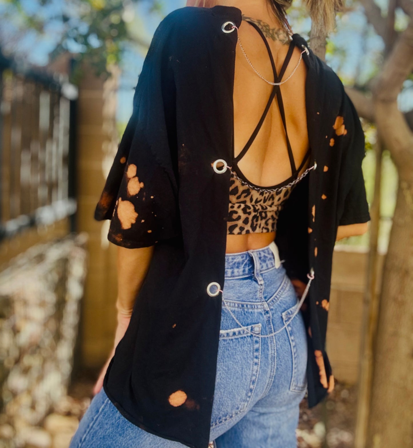 TEE-rhinestones y2k  band baddie pink - DAD TEE slit back chain work rhinestones collar 2XL cropped