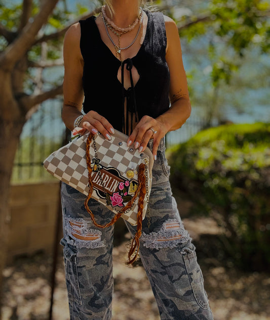 AA-DARLIN crème checkered +** LIZZIE KISS CLUTCH**