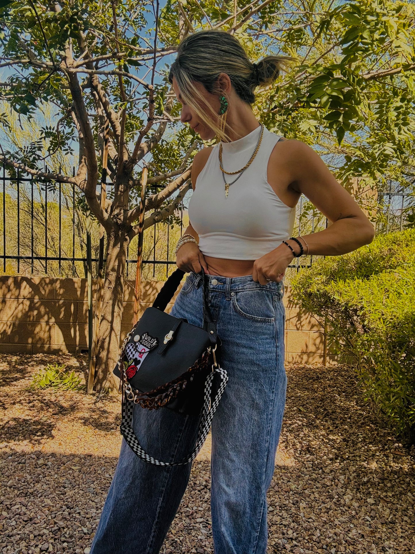 UM- QUEEN WILD SOUL+black bag with checkered  guitar strap￼ *TOMBSTONE*