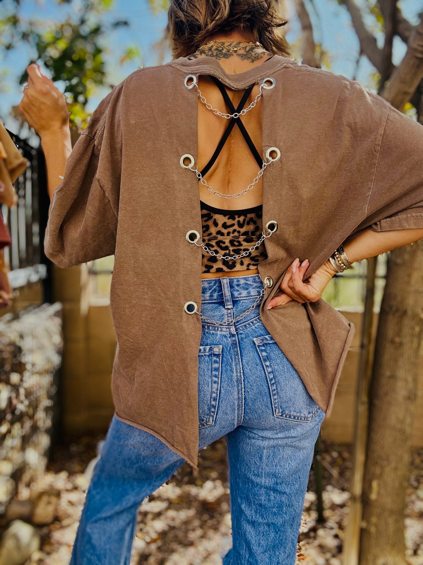 TEE-PROBLEM BAND  BEADED COLLAR VINTAGE GREY +DAD TEE XL CROPPED OPEN BACK CHAINS