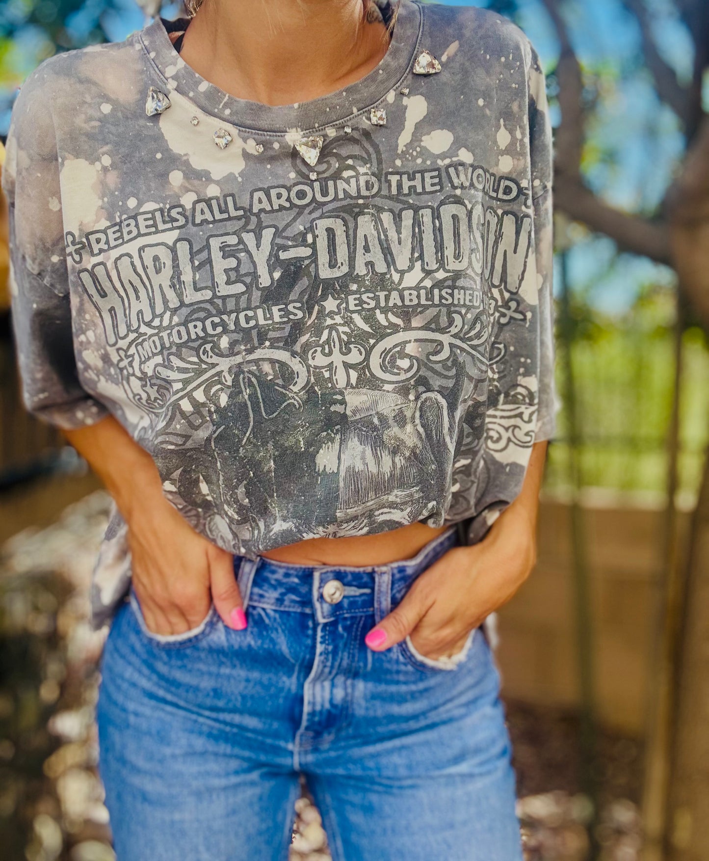 TEE-rhinestones vintage bike distressed grey- DAD TEE slit 1/2 back chain work rhinestones collar XL cropped