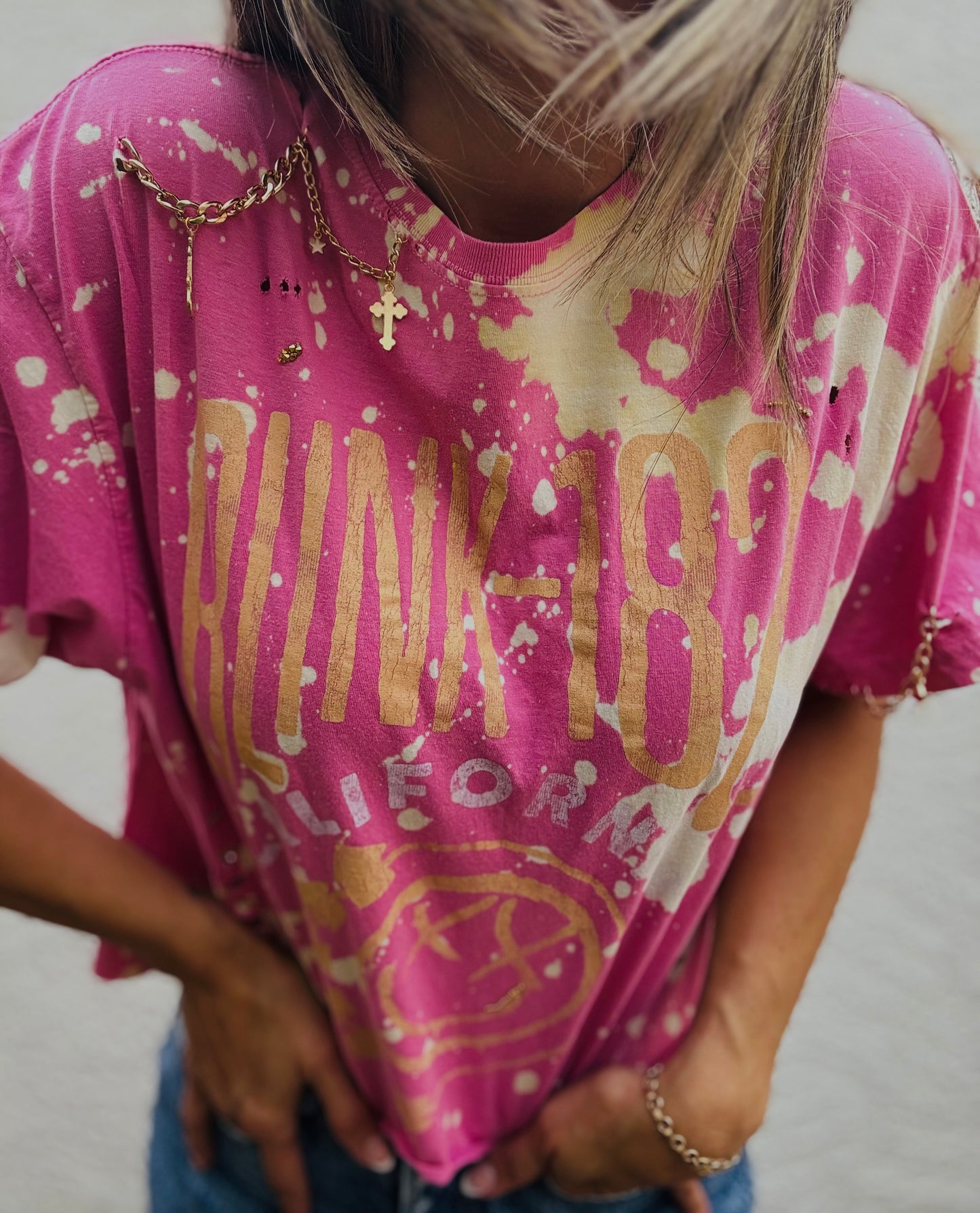 VTS-  pink bombshell band babe+ Vixen Tshirt