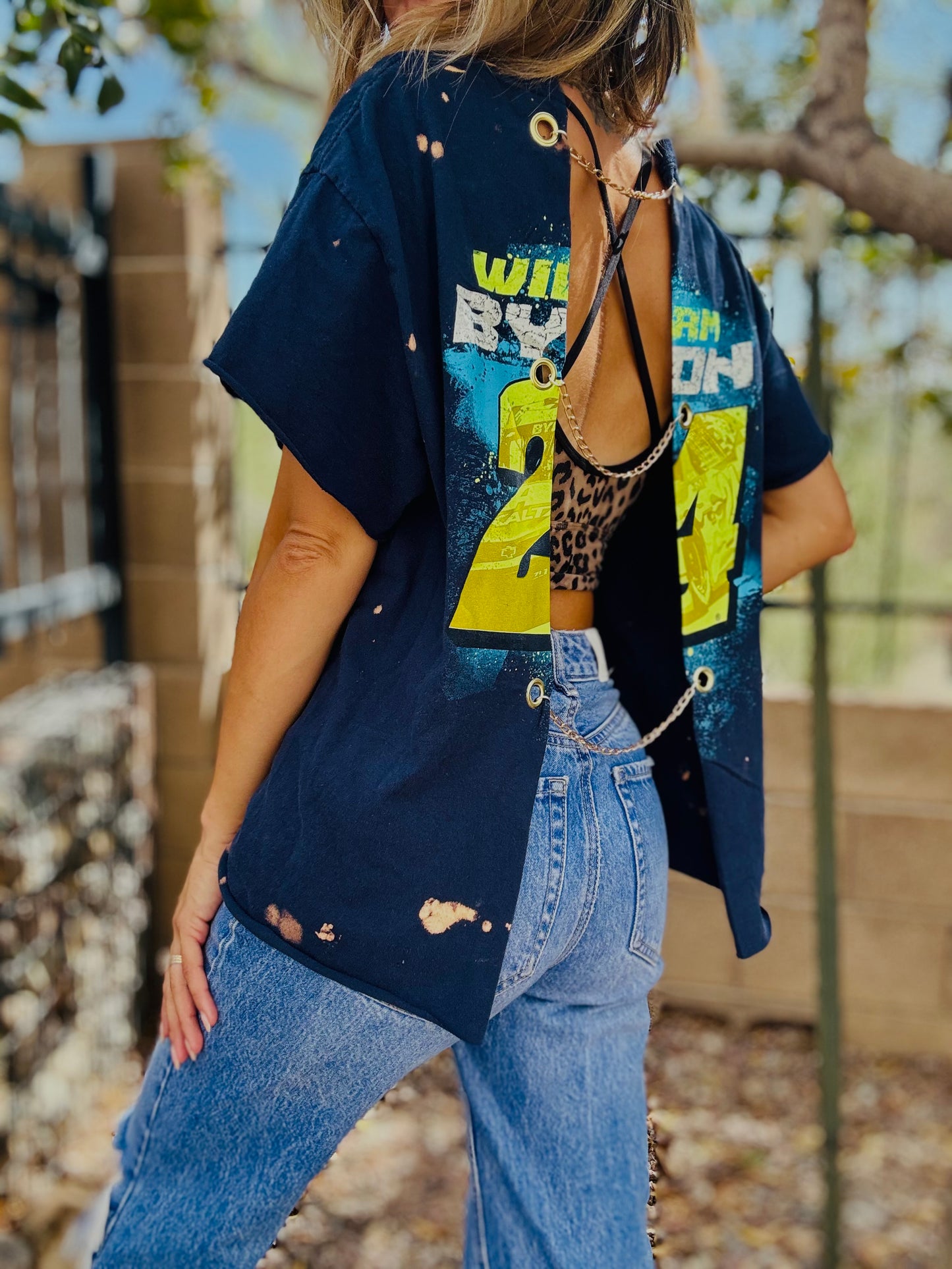 TEE- blue 24 vintage ￼+DAD TEE LARGE SPLIT BACK WITH CHAINS