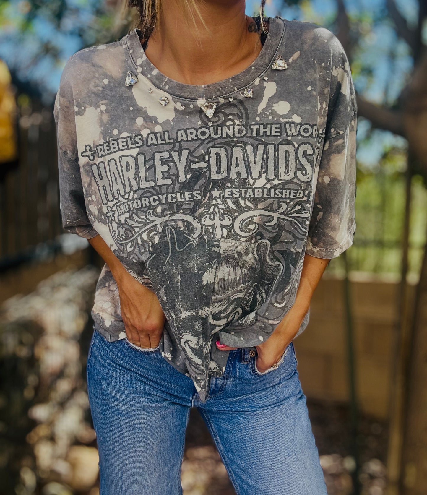 TEE-rhinestones vintage bike distressed grey- DAD TEE slit 1/2 back chain work rhinestones collar XL cropped