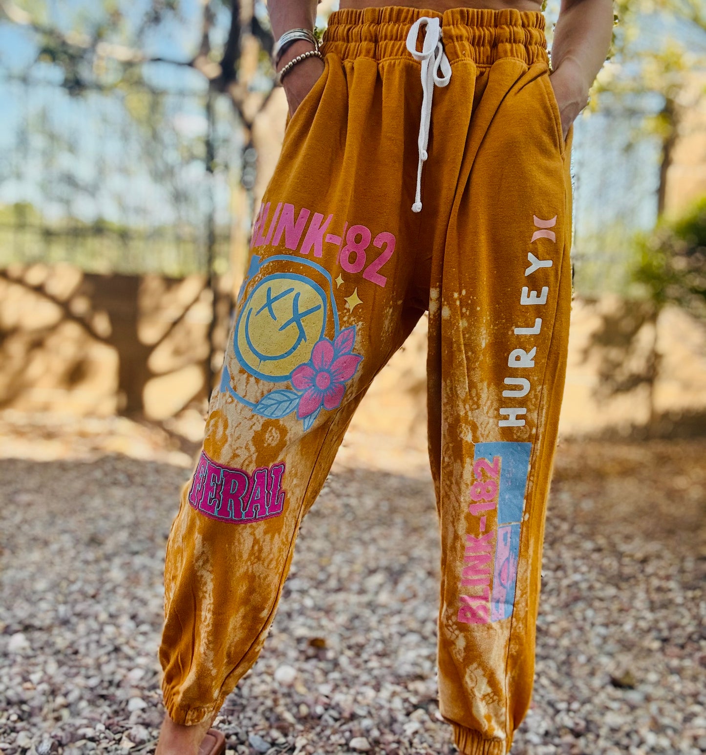 CD-SWEATPANTs waves and band babe smileys - lace vintage wash+ WOMENS XL elastic brand waist with adjust pull string cinch joggers with pockets